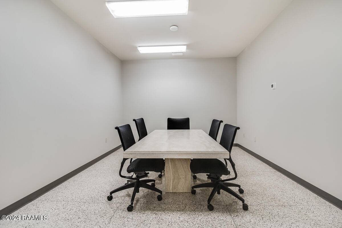 New Iberia, LA 70560,222 E Main ST #103