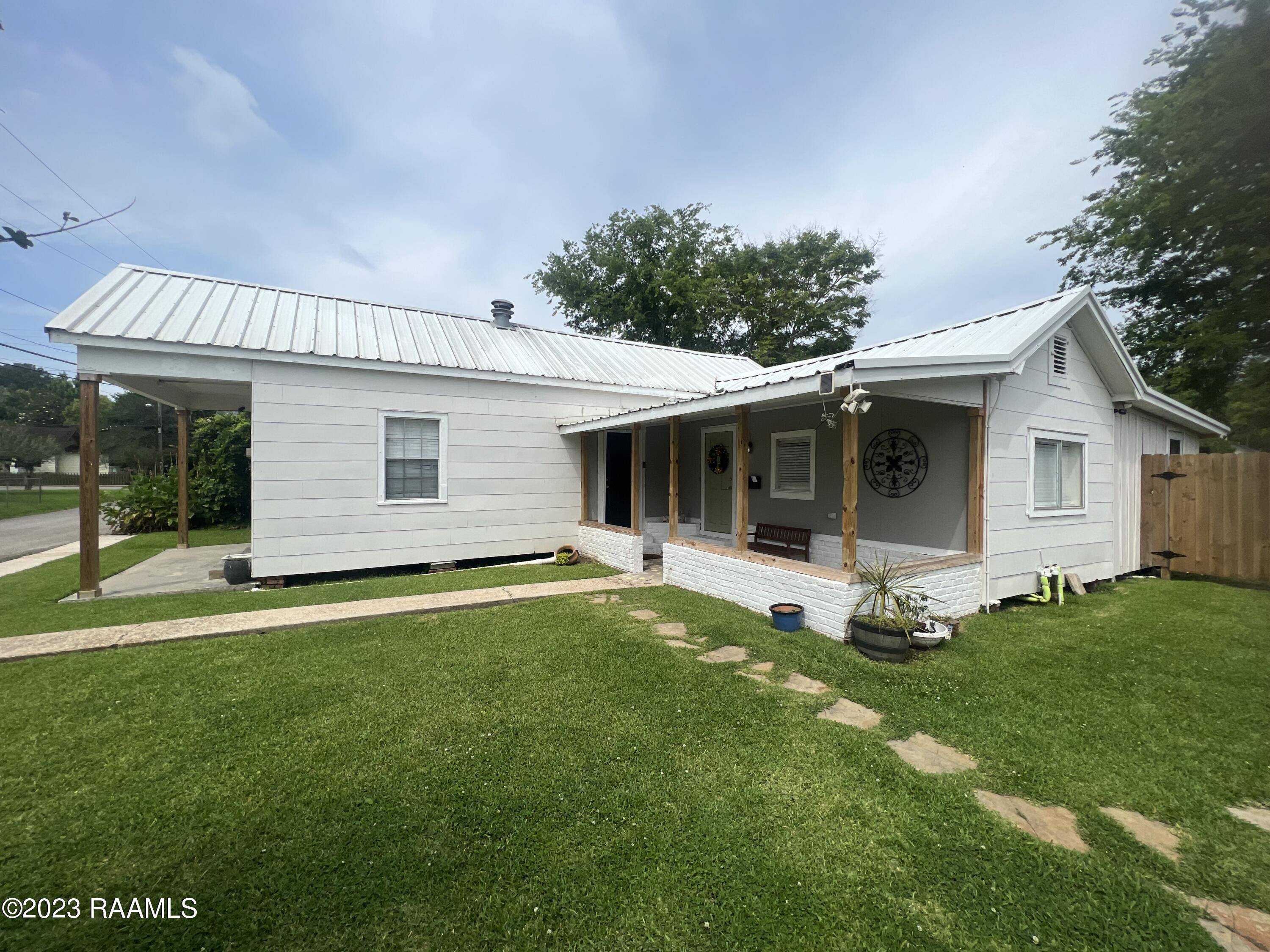 Jeanerette, LA 70544,223 Cooper ST