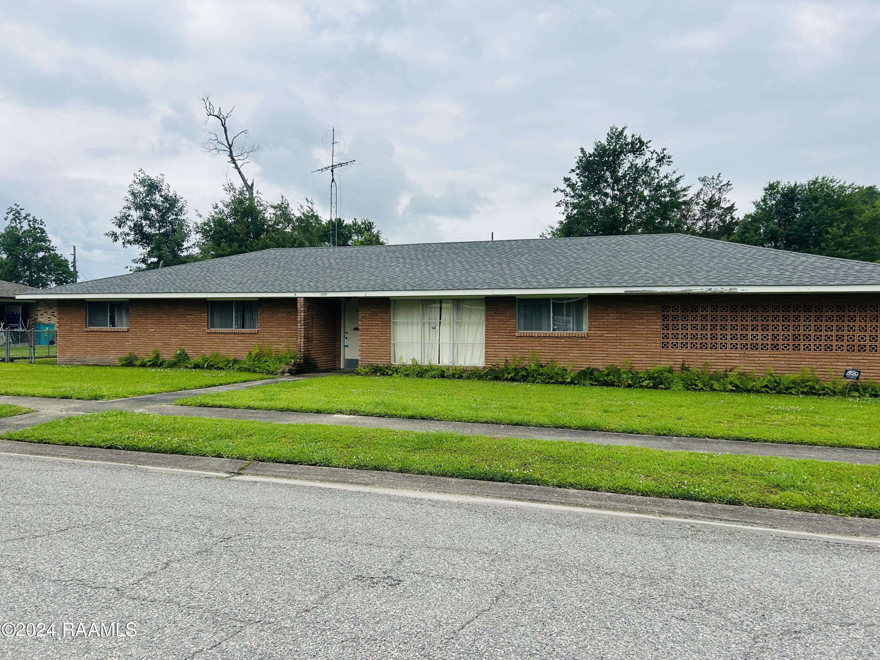 Opelousas, LA 70570,906 Eddins