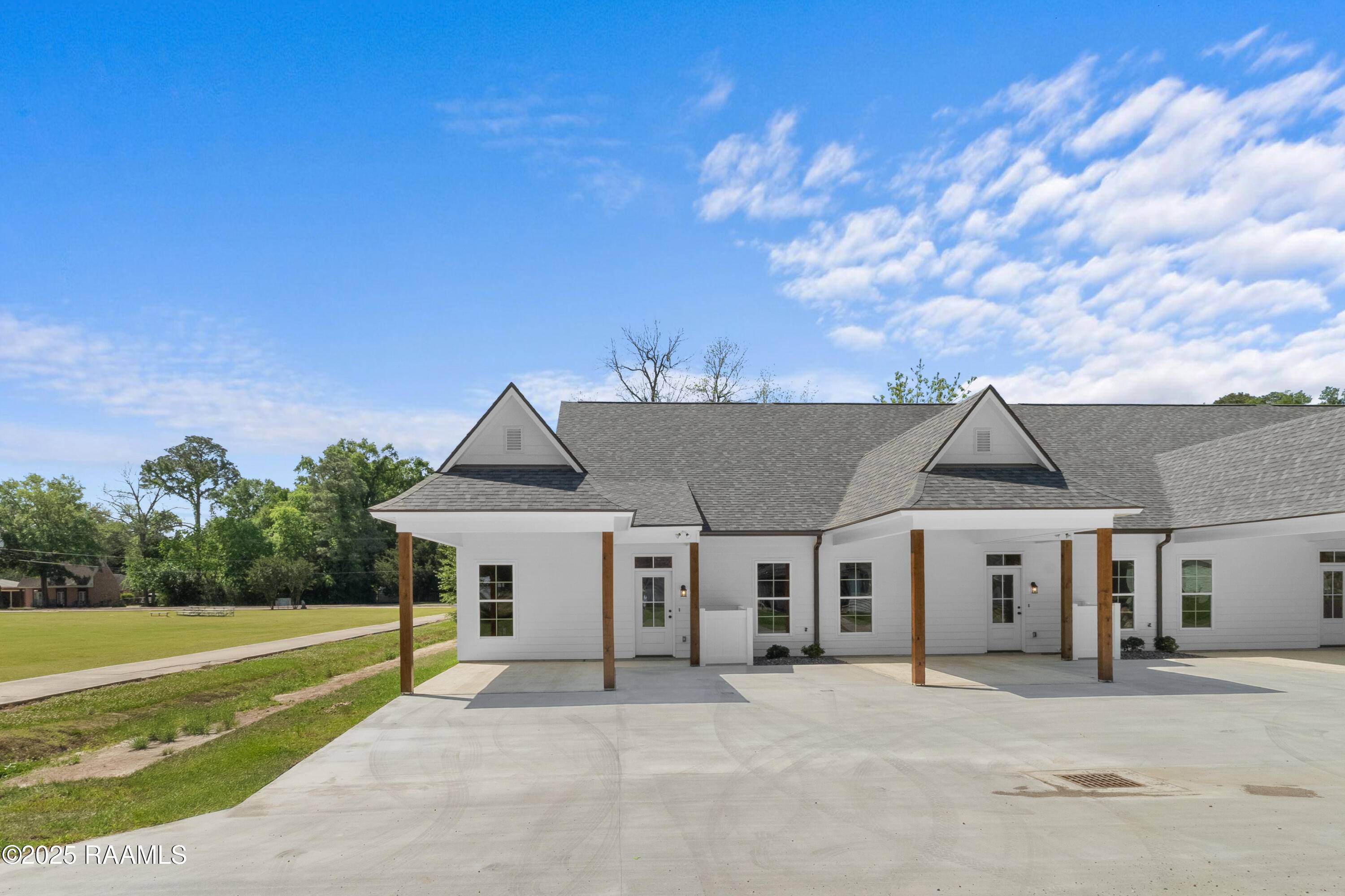 Rayne, LA 70578,210 E D ST