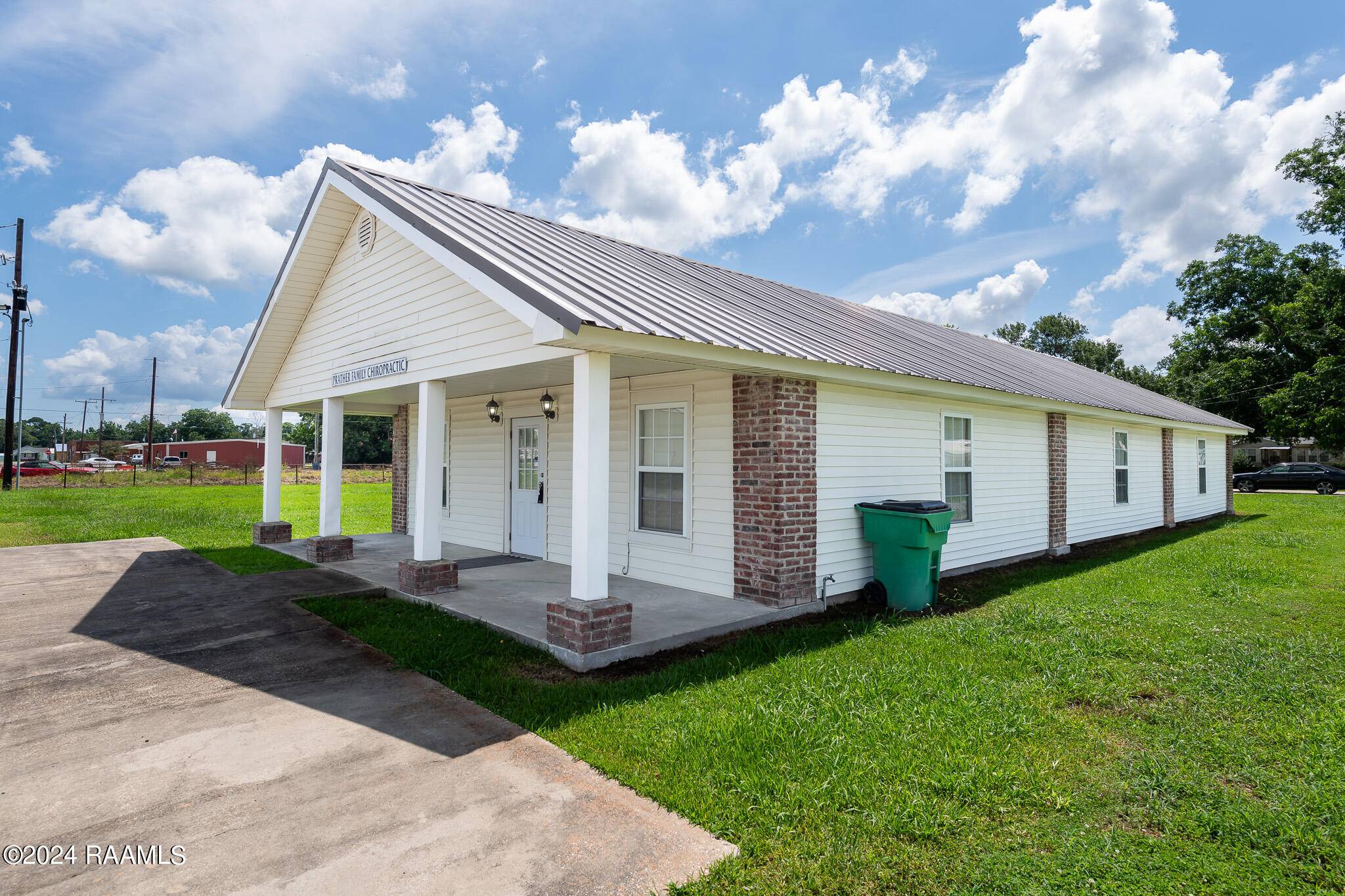 Iota, LA 70543,211 S 1st ST