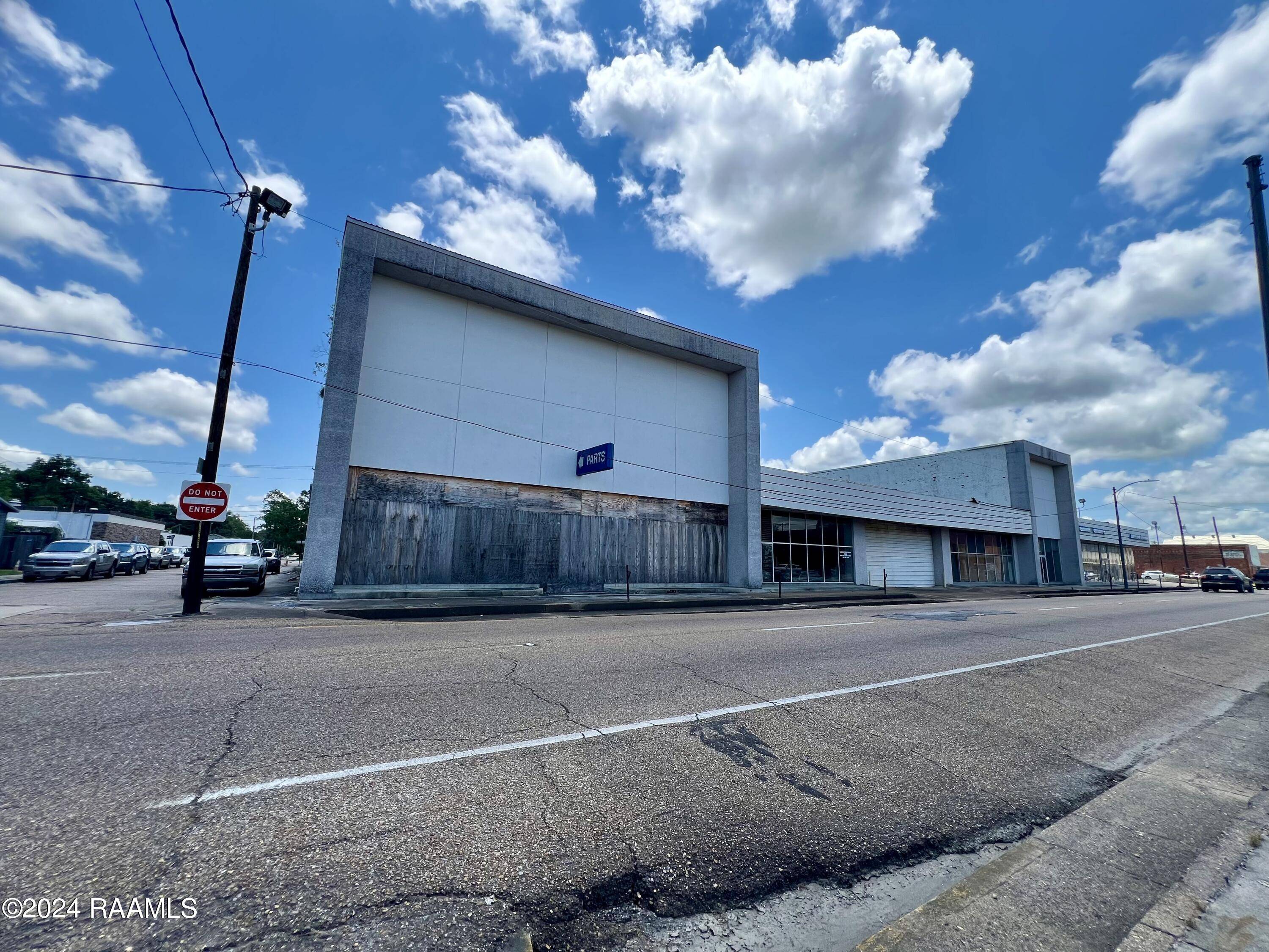 Opelousas, LA 70570,118 N Main