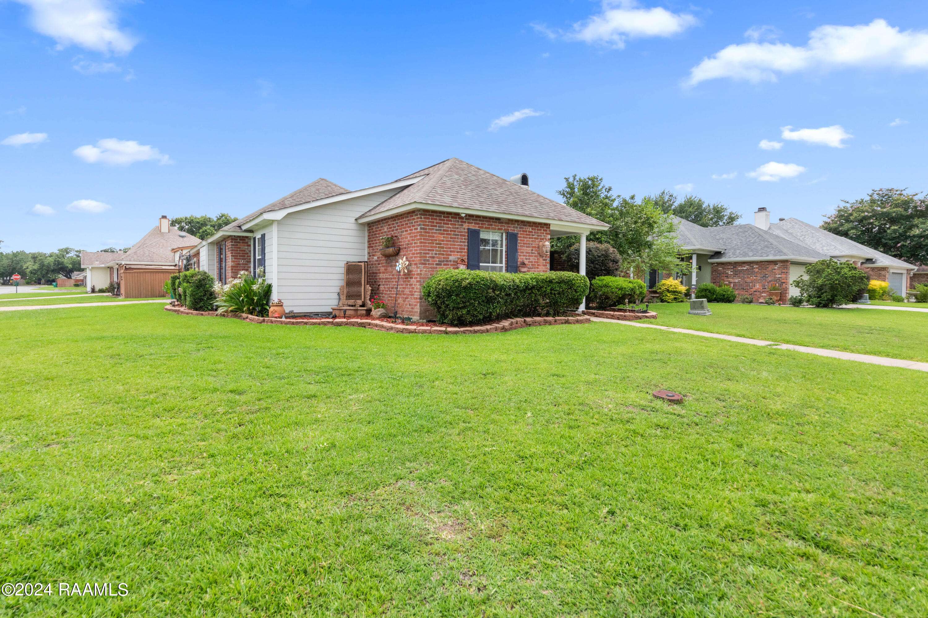 Broussard, LA 70518,201 Pear Tree CIR