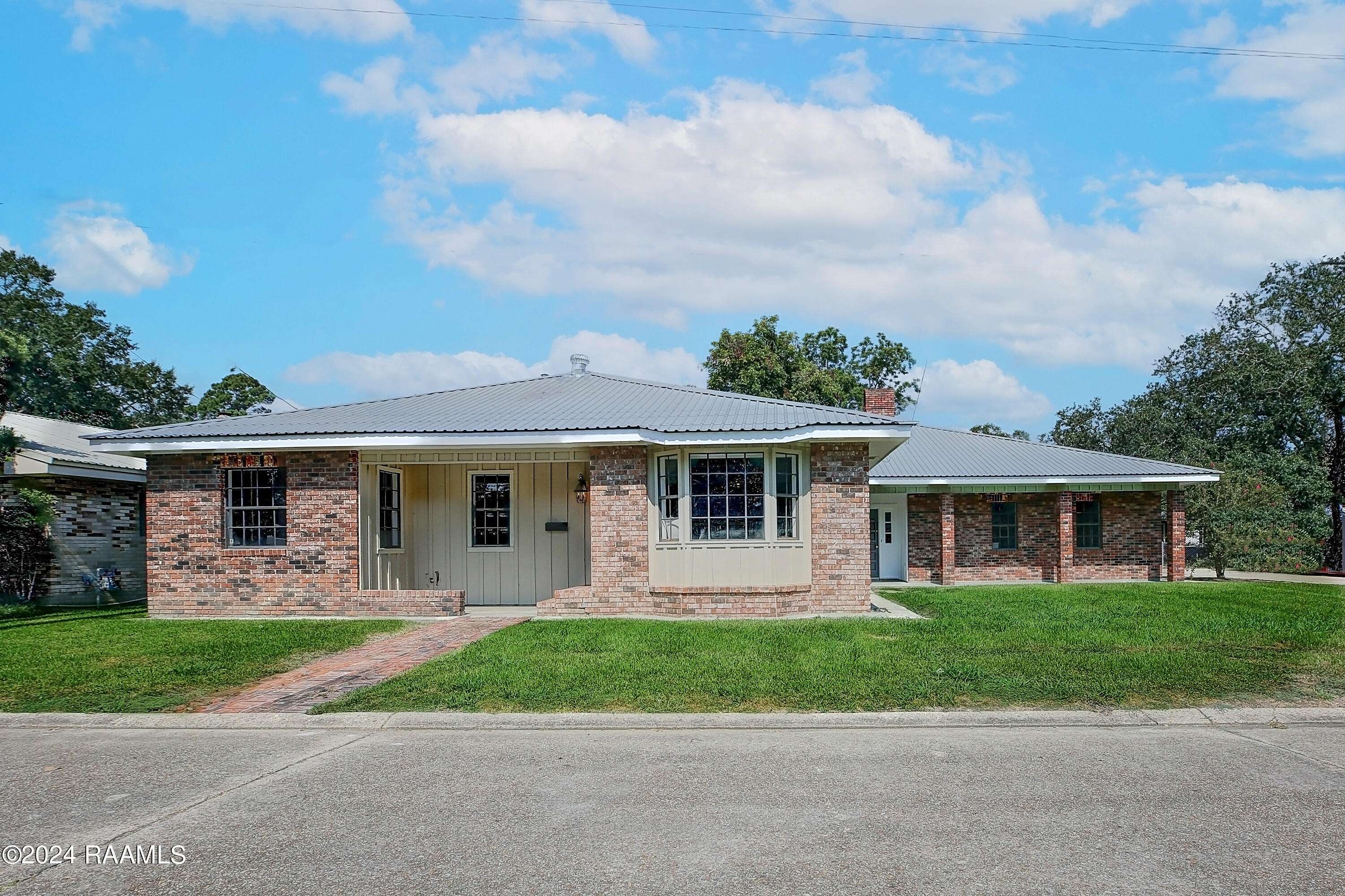 St. Martinville, LA 70582,771 N Theater ST