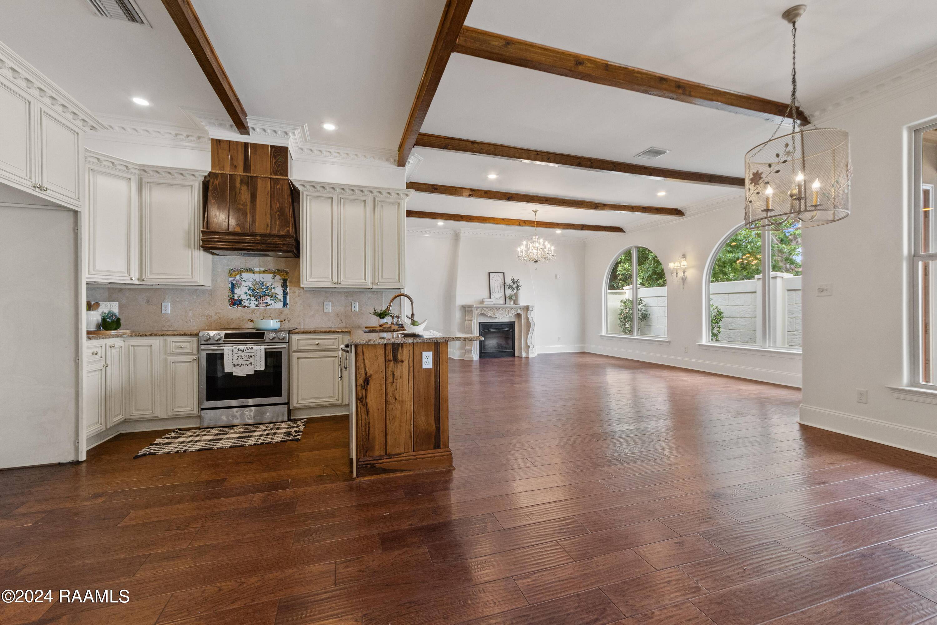 Lafayette, LA 70503,126 Club View DR