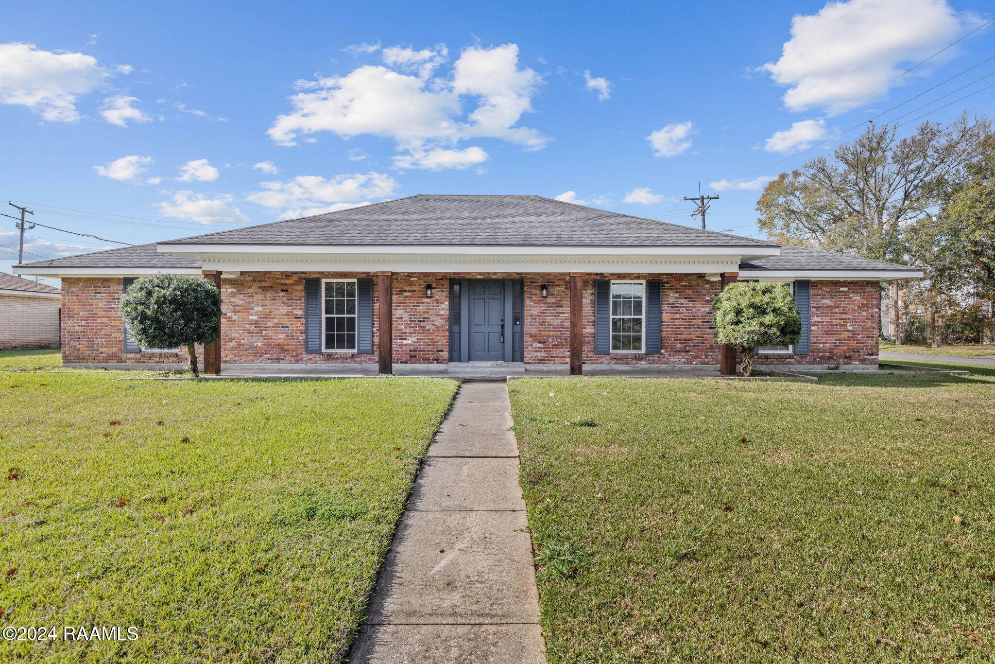 Lafayette, LA 70506,300 Robert Lee CIR