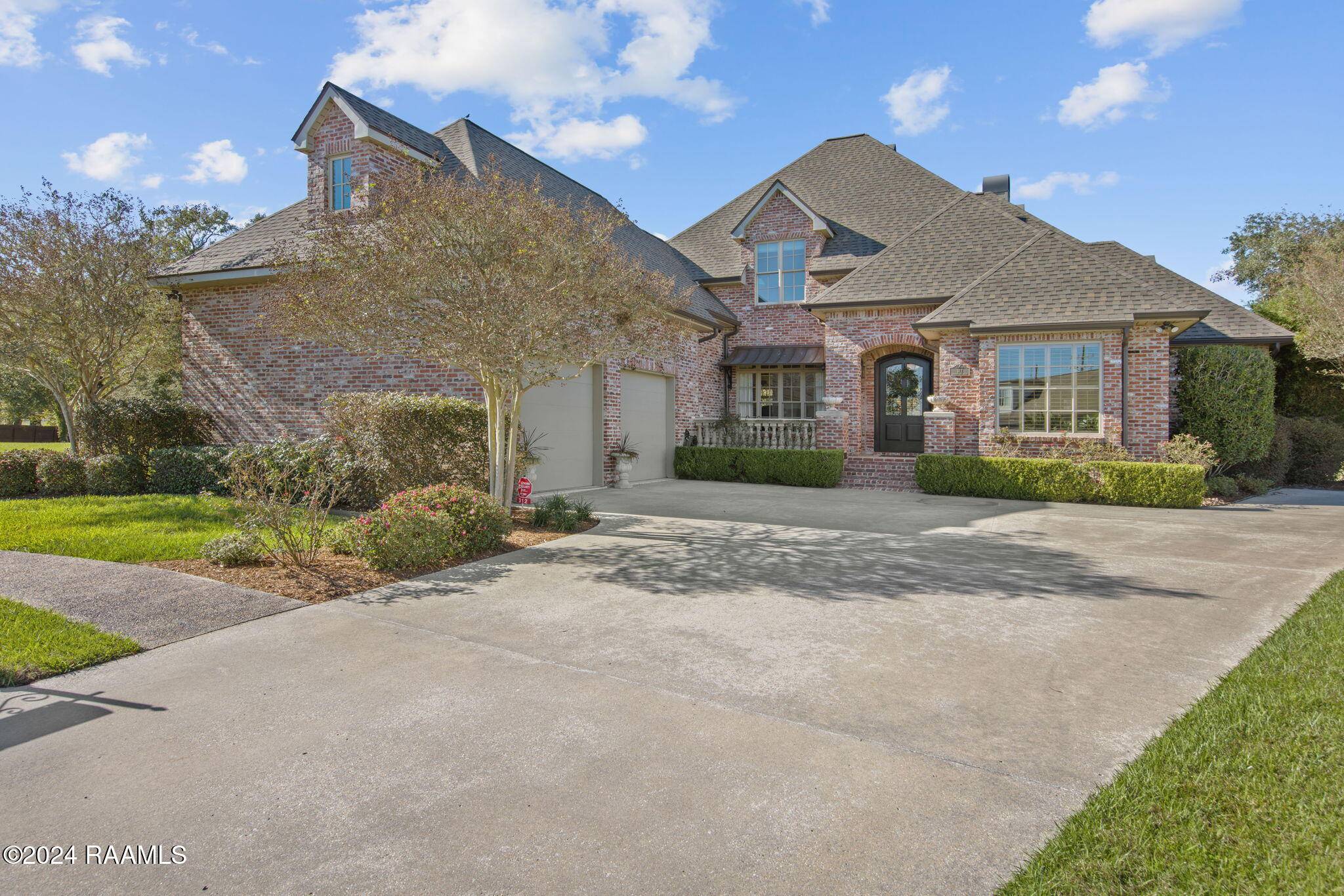 Broussard, LA 70518,312 Shinnecock Hills DR