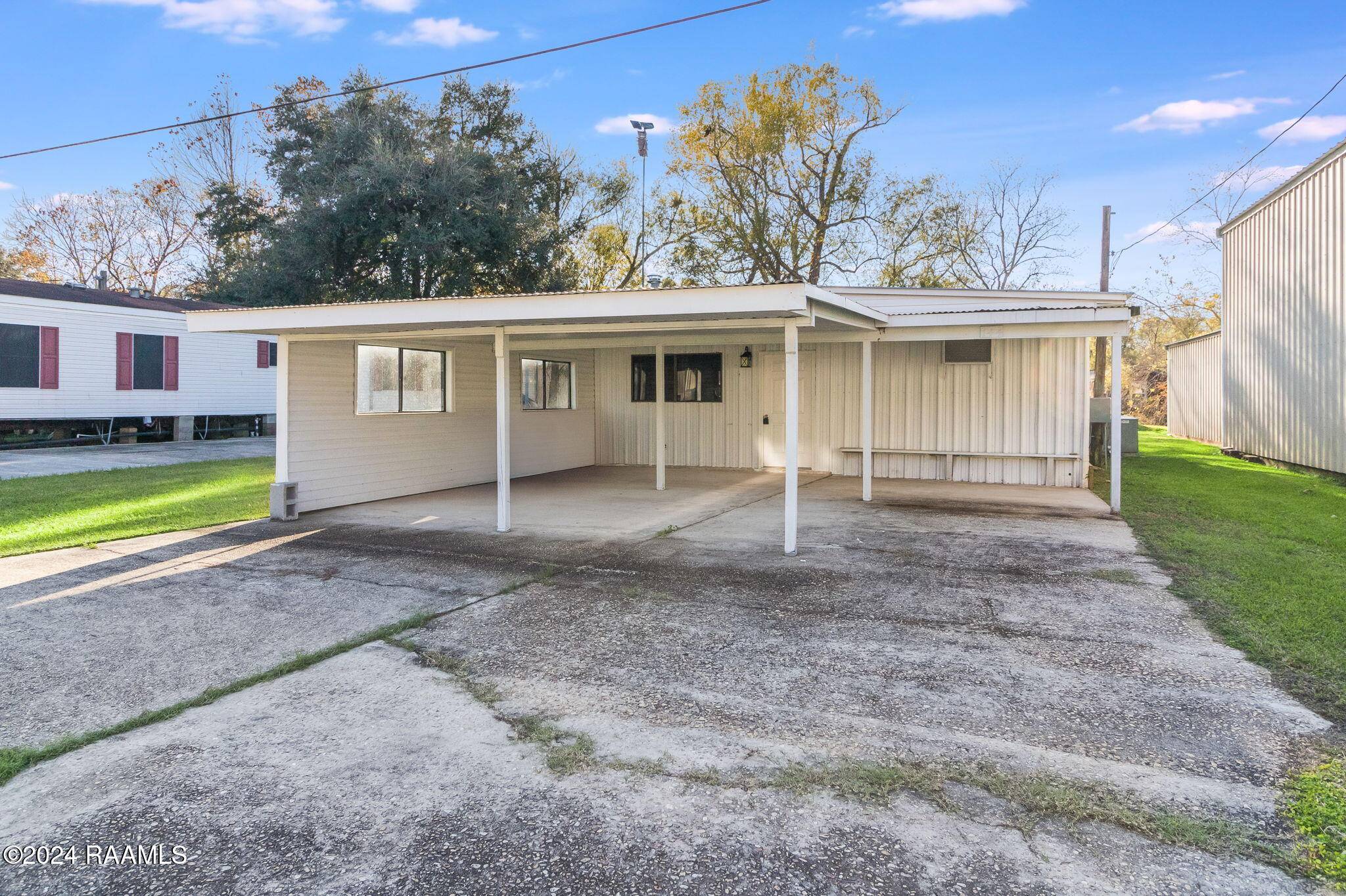 Breaux Bridge, LA 70517,1044 Jean Lafitte ST