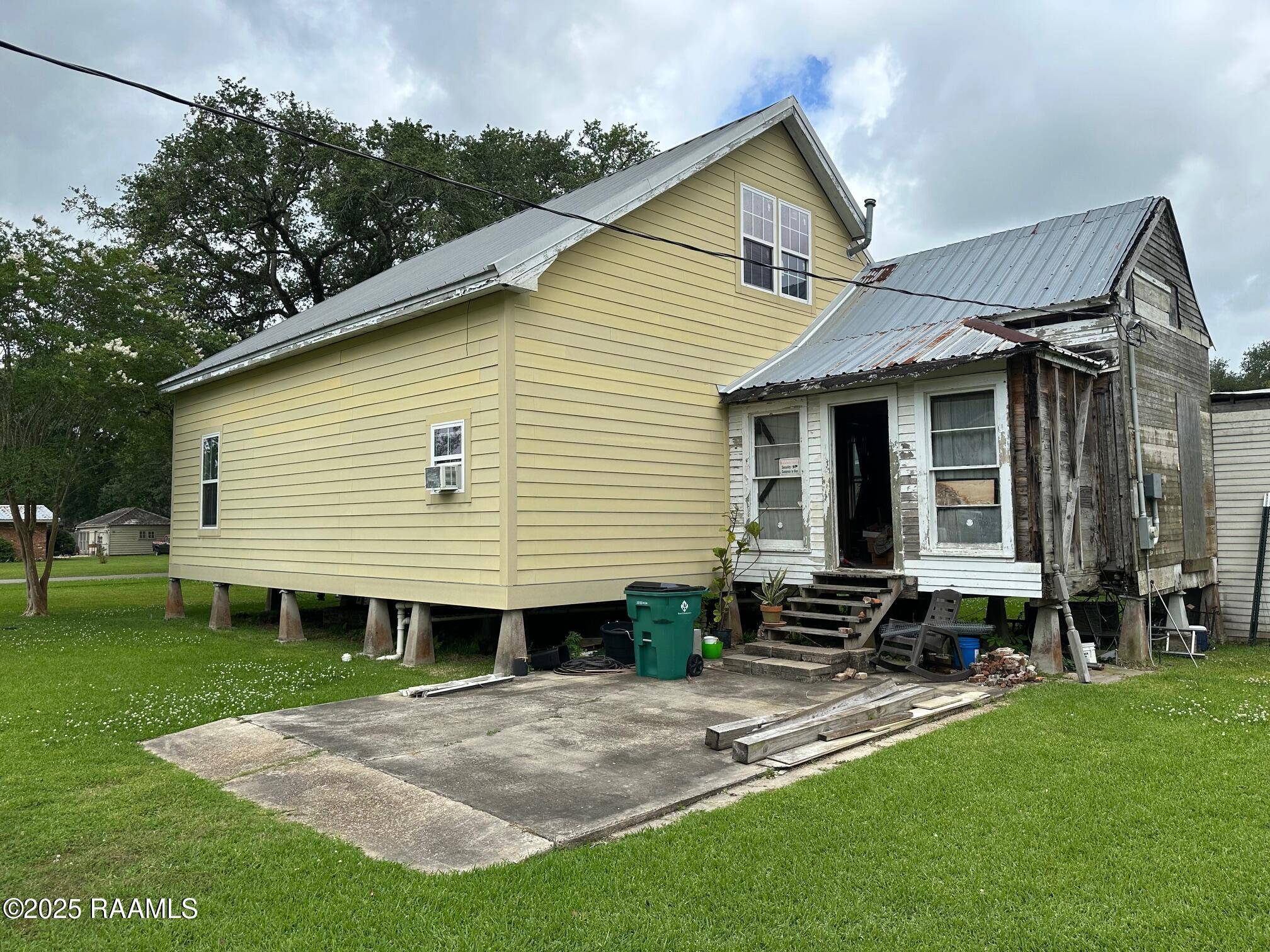 Abbeville, LA 70510,209 E Oak ST