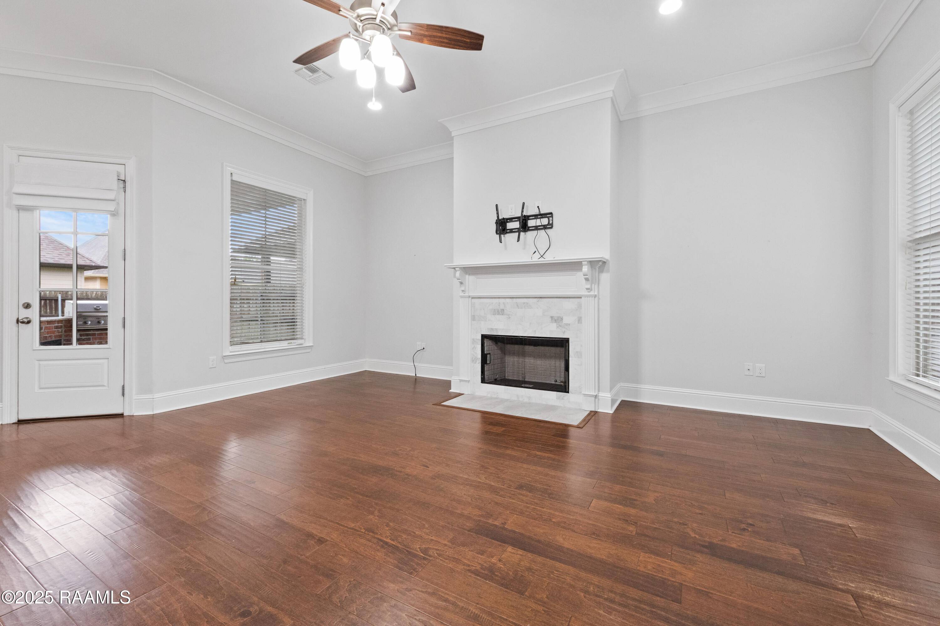 Broussard, LA 70518,106 Whitewater DR
