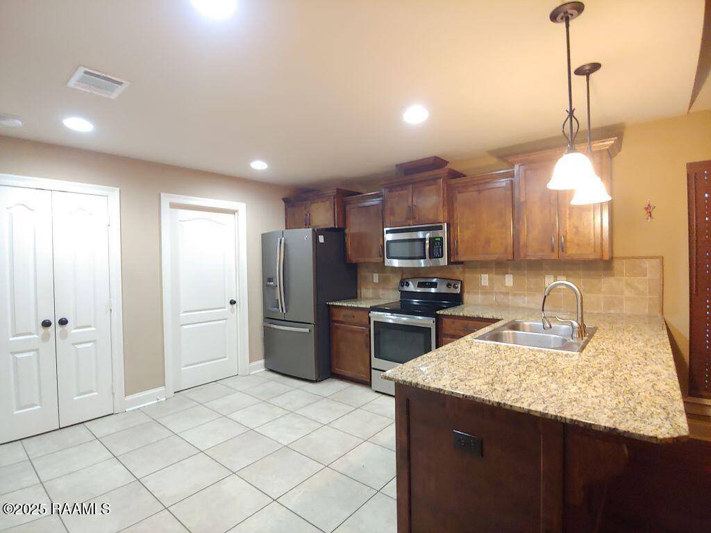 Abbeville, LA 70510,120 Acacia LN
