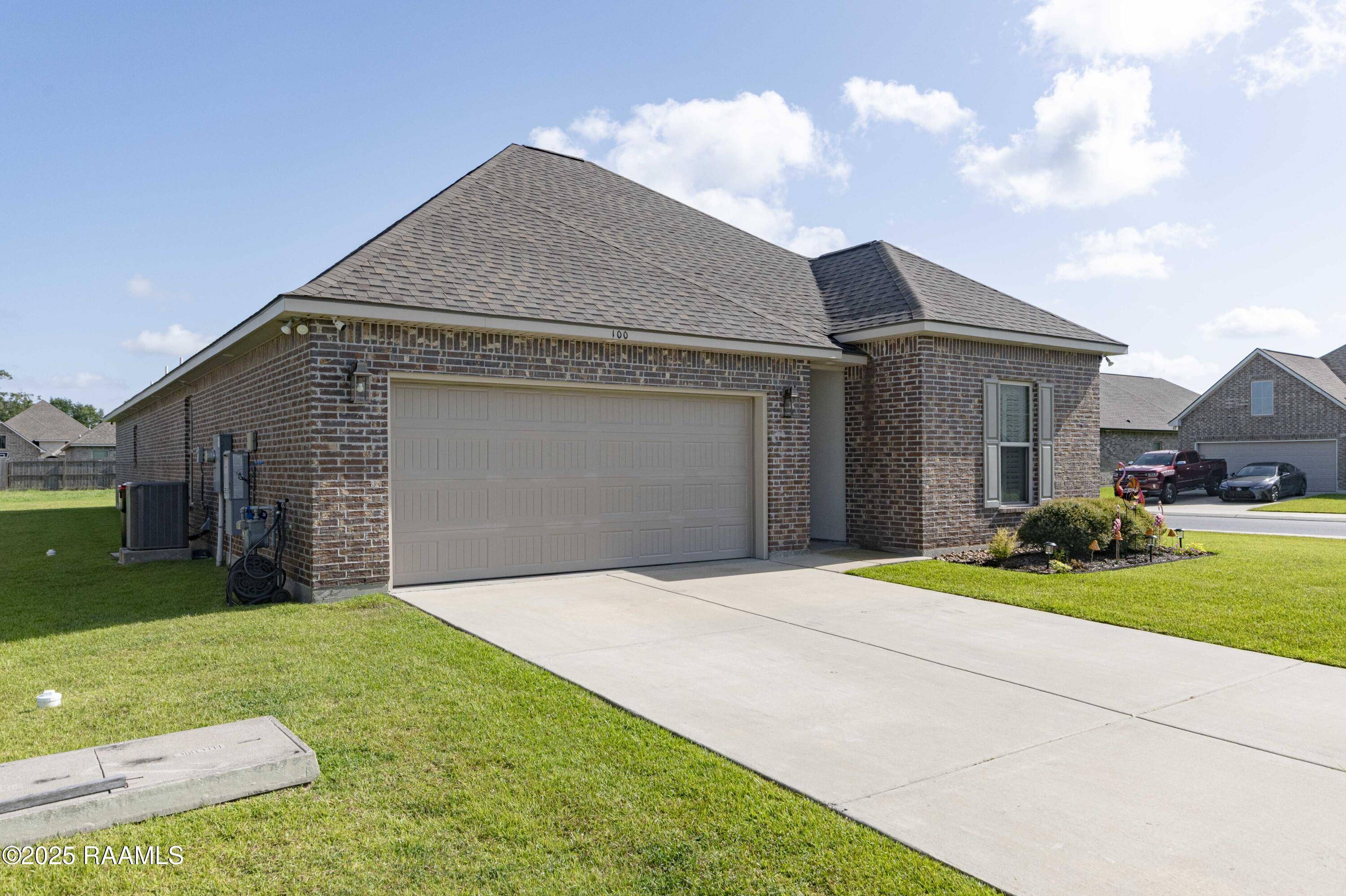 Lafayette, LA 70508,100 Rose Of Sharon LN