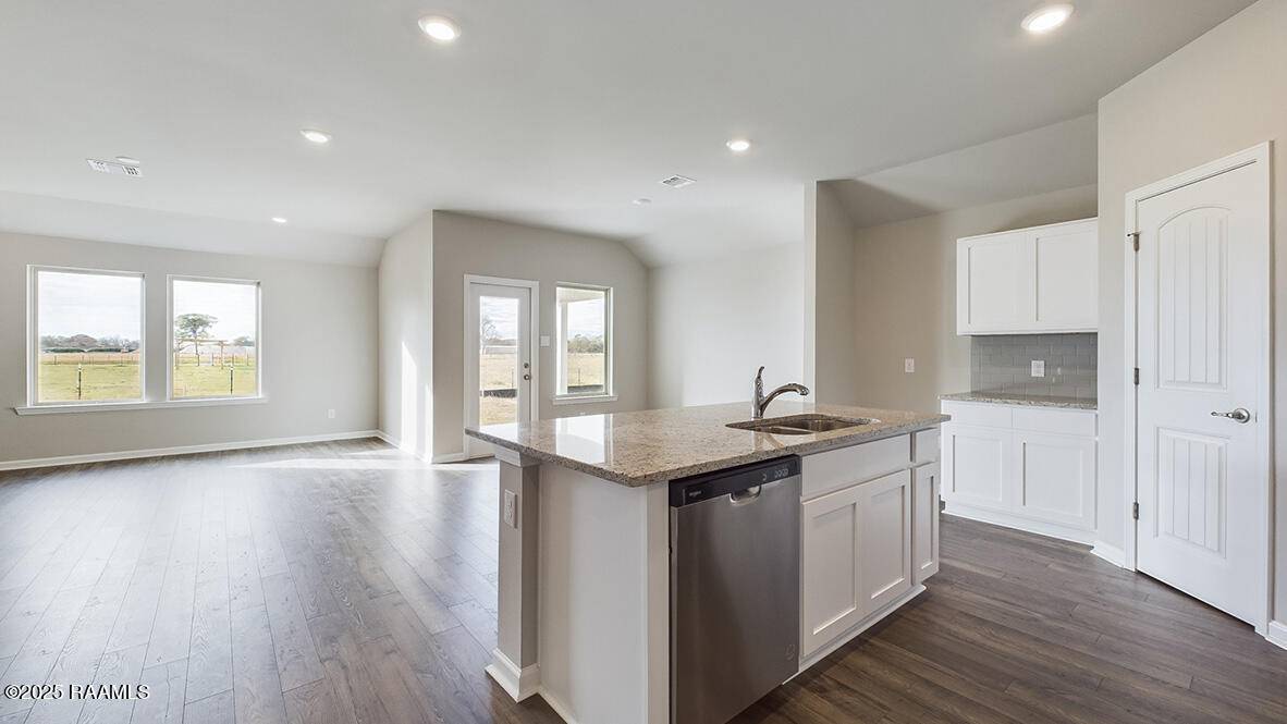 Broussard, LA 70518,127 Lake Ridge DR