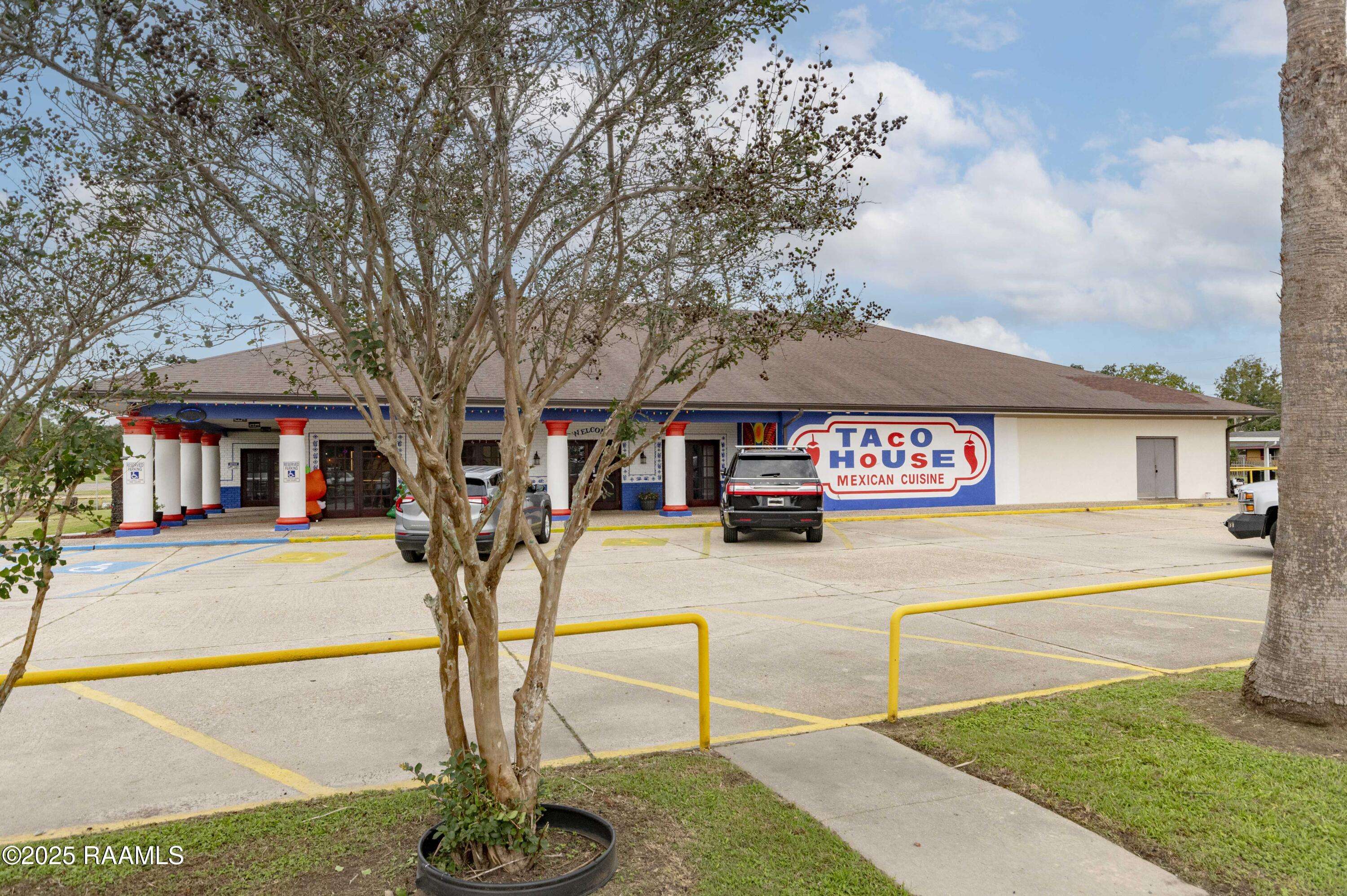 New Iberia, LA 70563,602 W Admiral Doyle DR