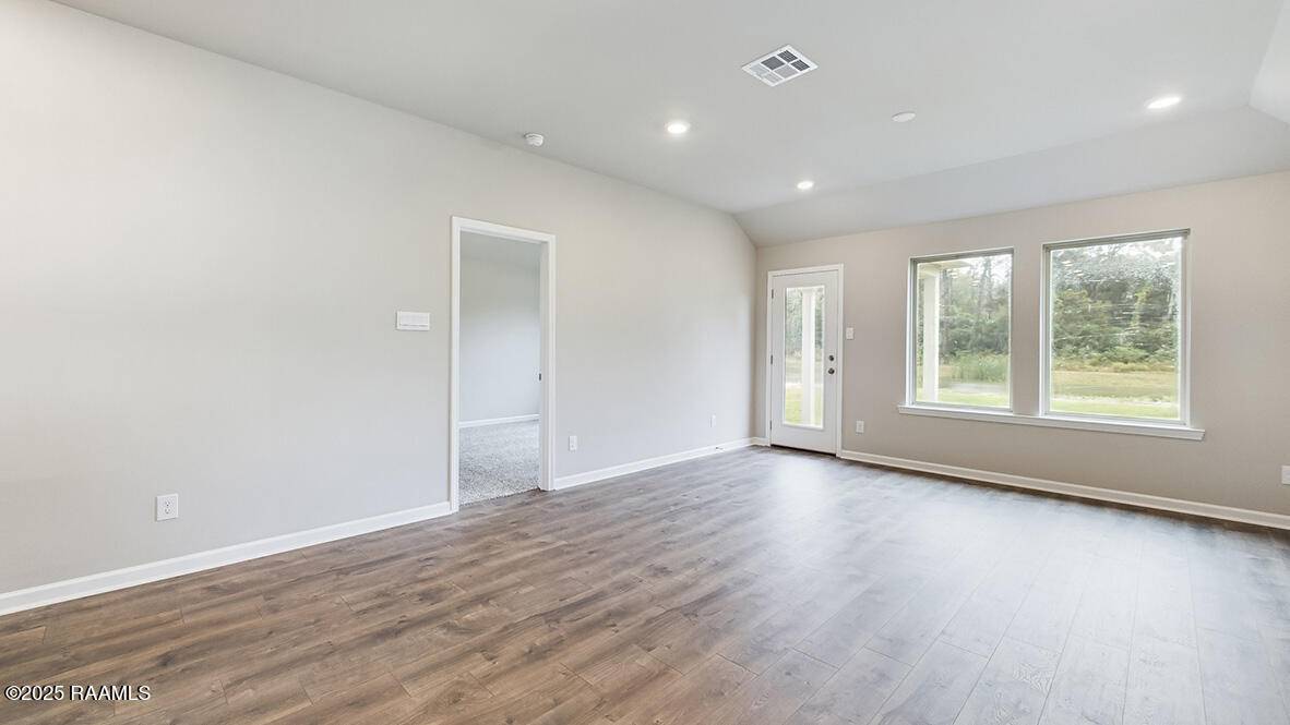 Opelousas, LA 70570,176 Stable DR
