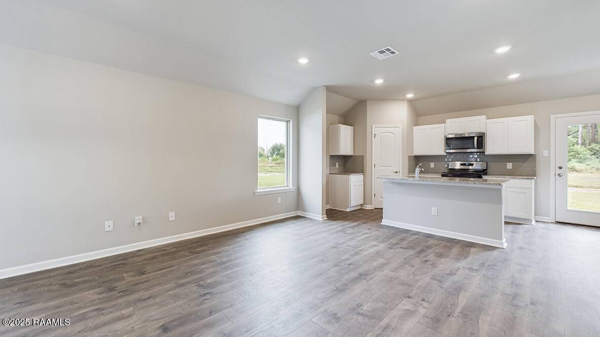 Opelousas, LA 70570,182 Stable DR