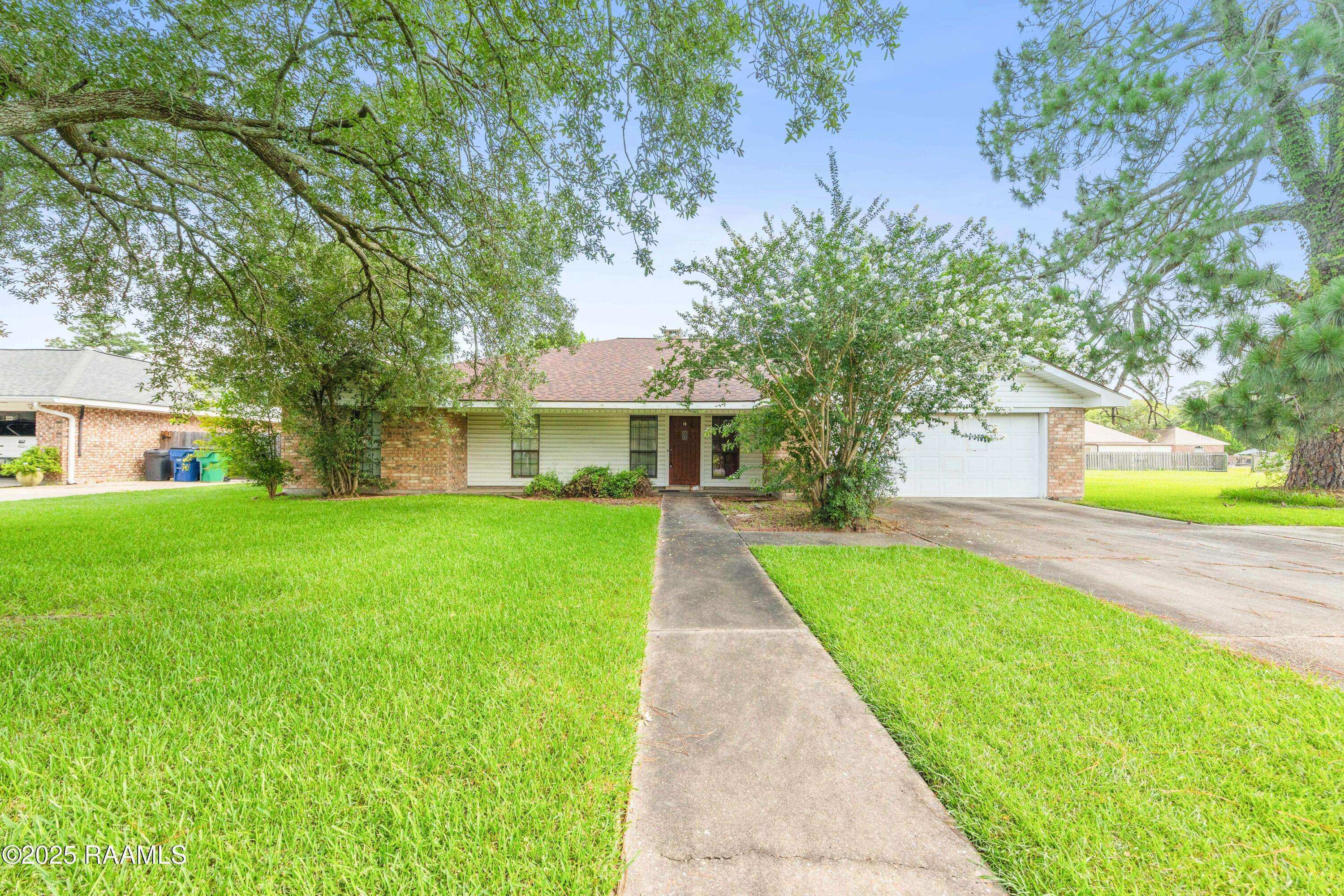 Crowley, LA 70526,14 Henrietta DR