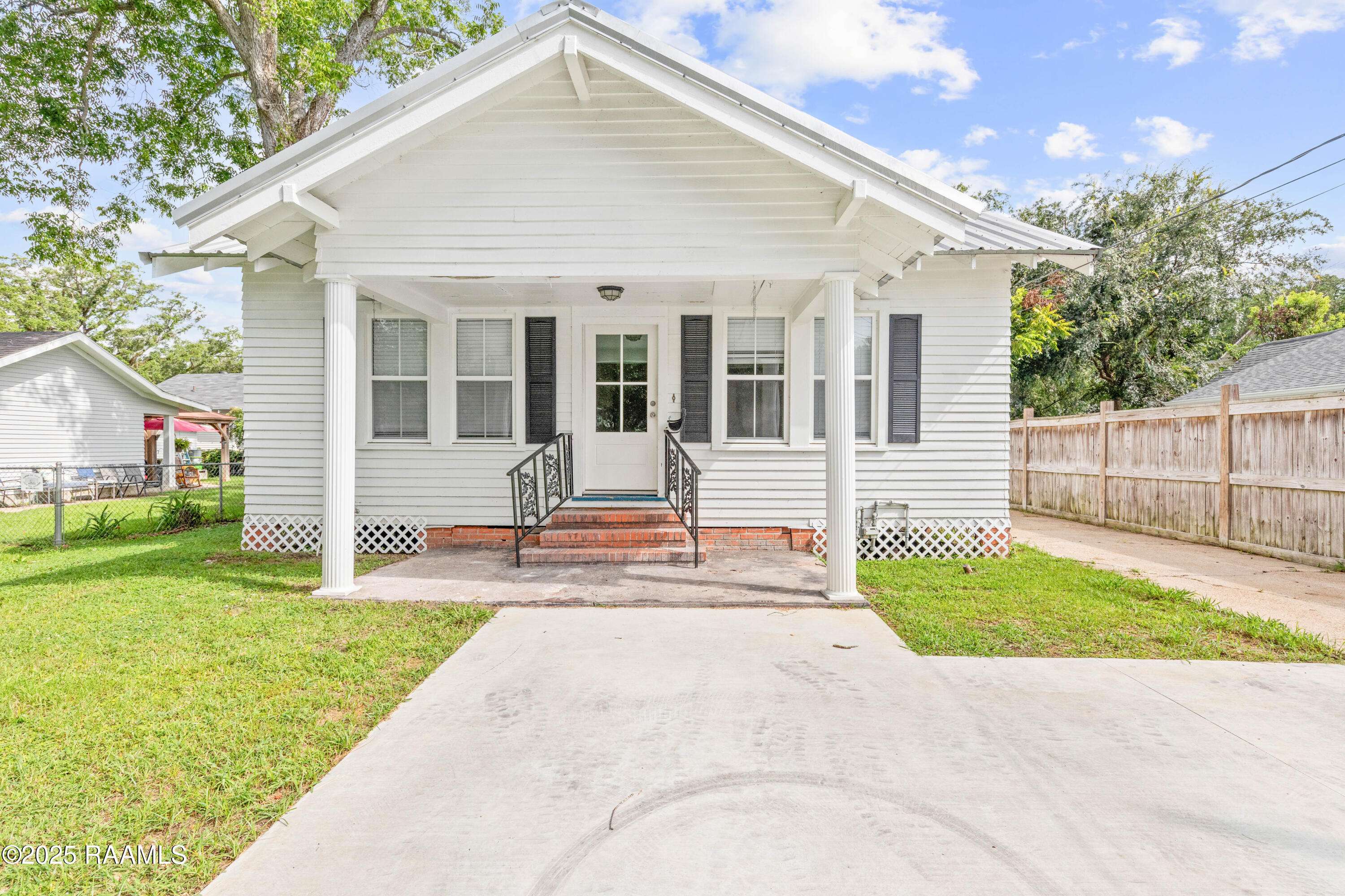 Crowley, LA 70526,705 E 4th ST