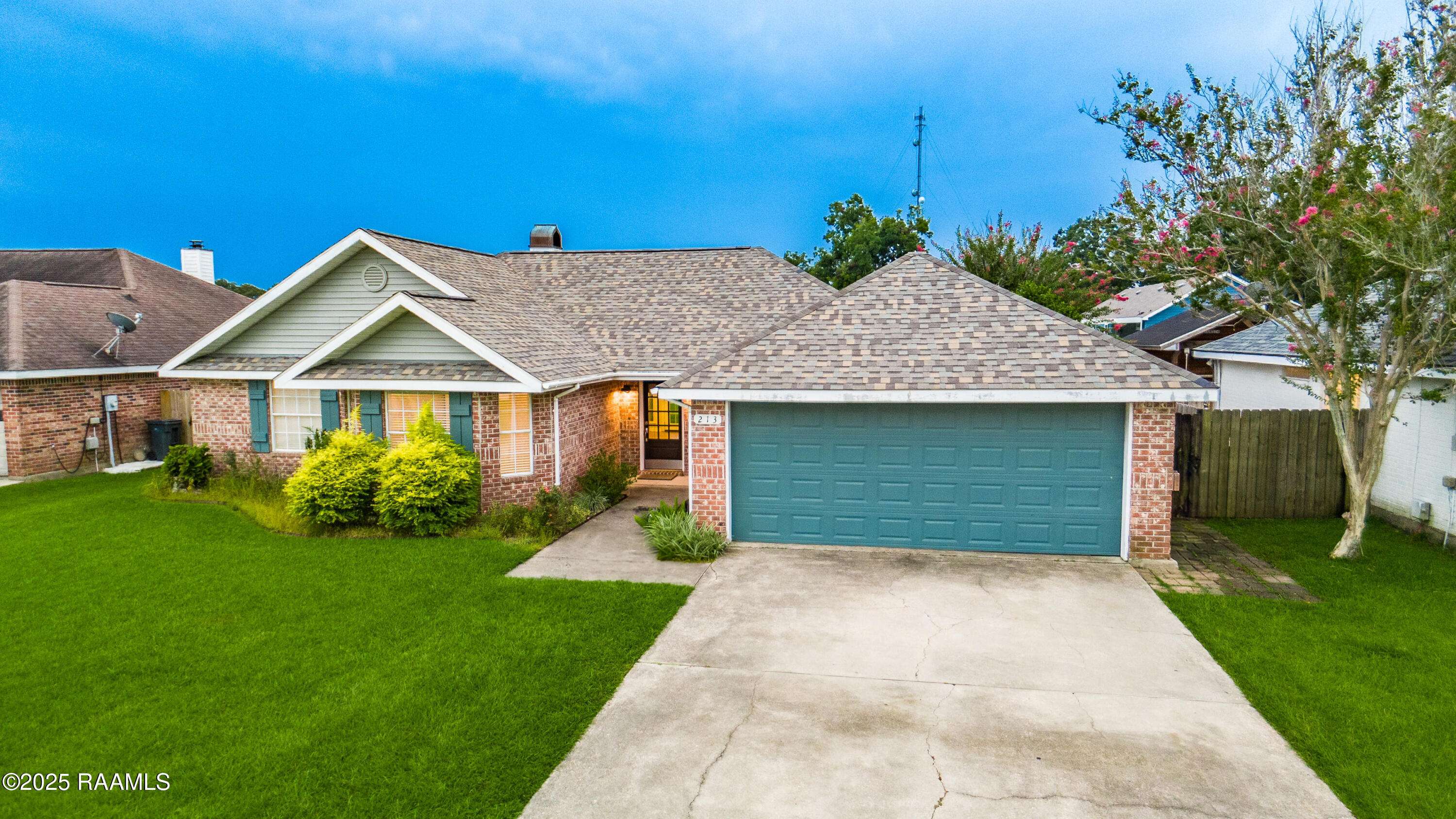 Broussard, LA 70518,213 Longleaf DR