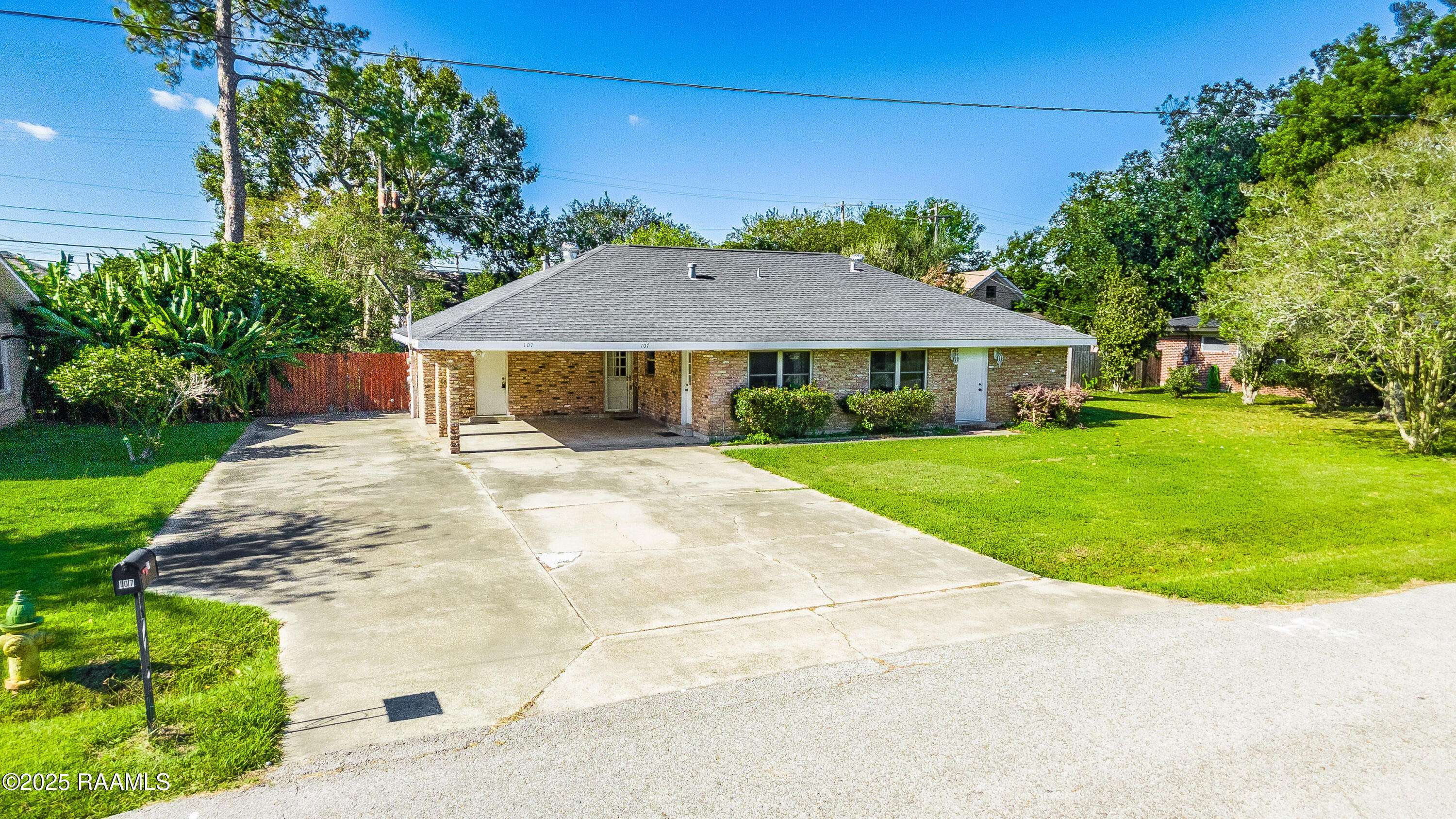 Lafayette, LA 70506,107 Sunny LN #1/2