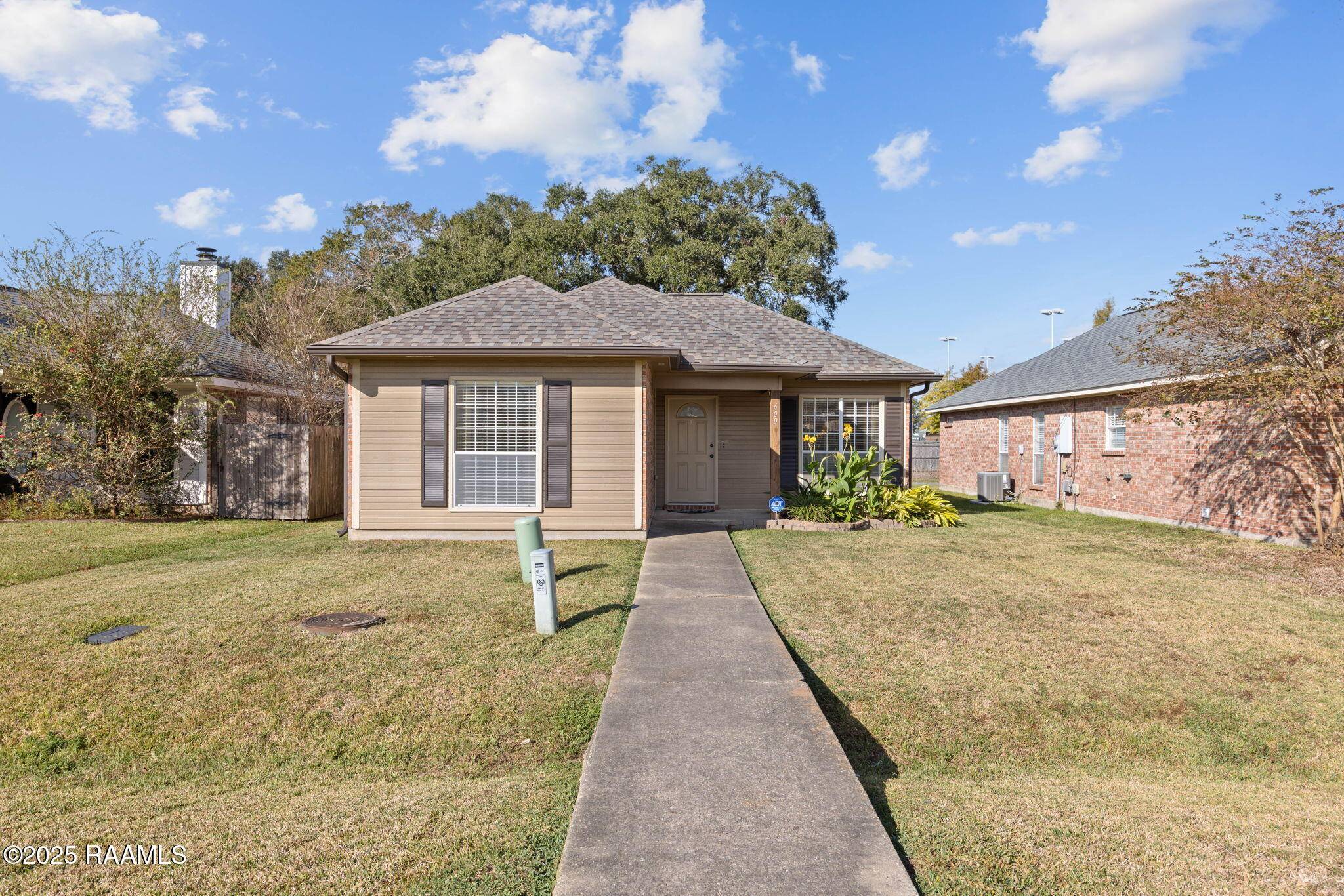 Youngsville, LA 70592,600 Carriage Light LOOP