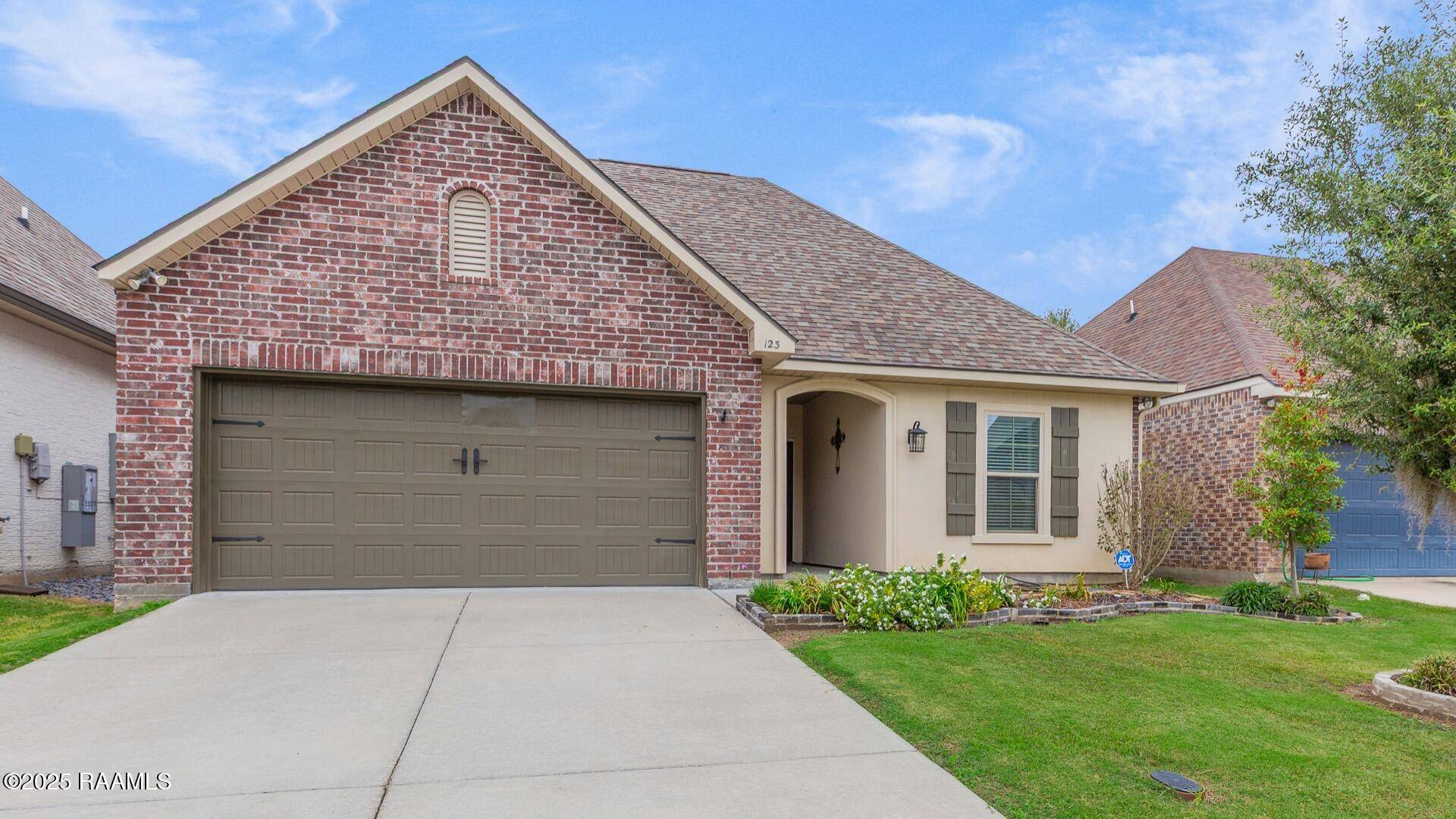 Broussard, LA 70518,123 Sparrowhawk ST