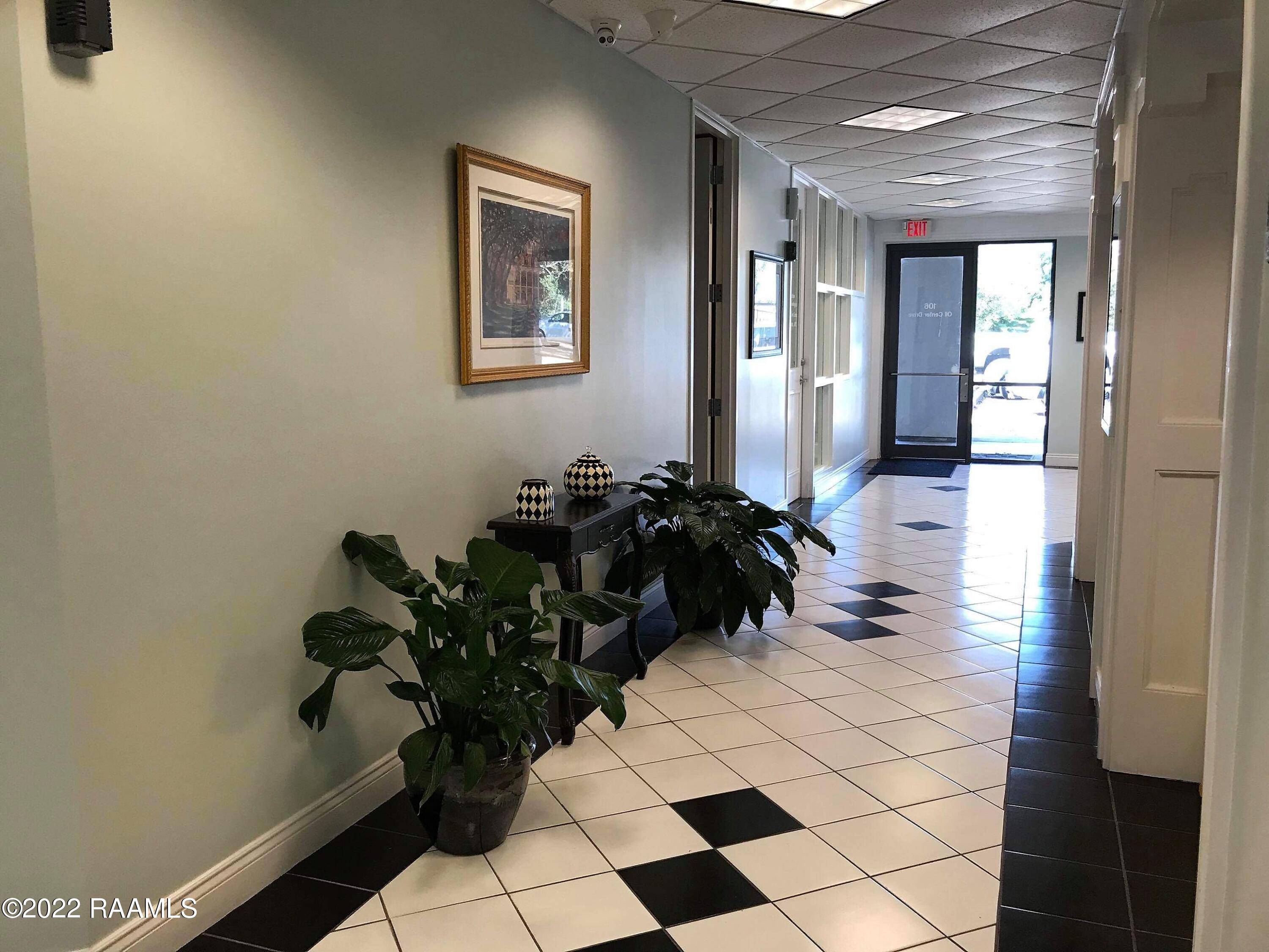 Lafayette, LA 70503,106 Oil Center DR #112