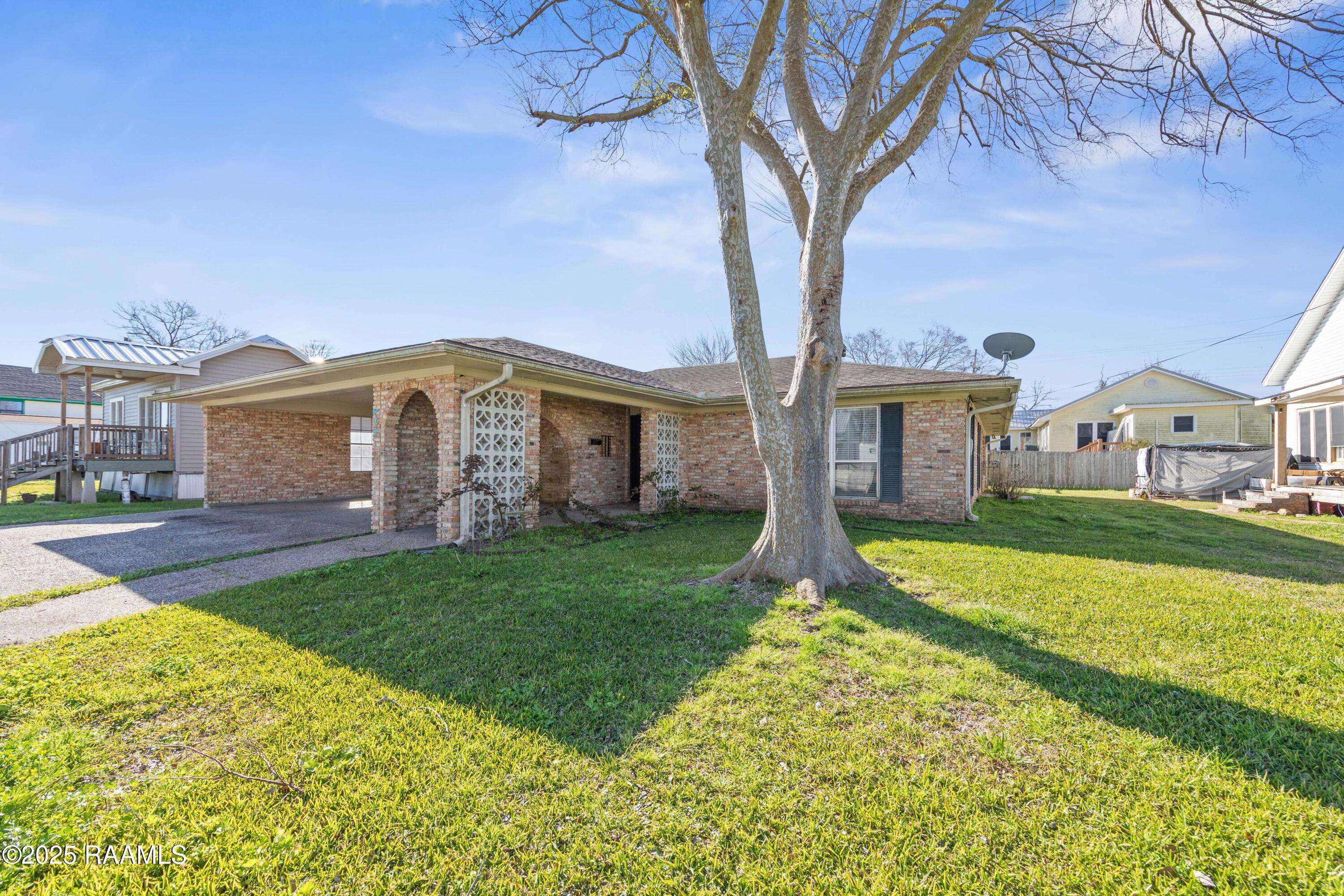 Delcambre, LA 70528,106 E Church ST