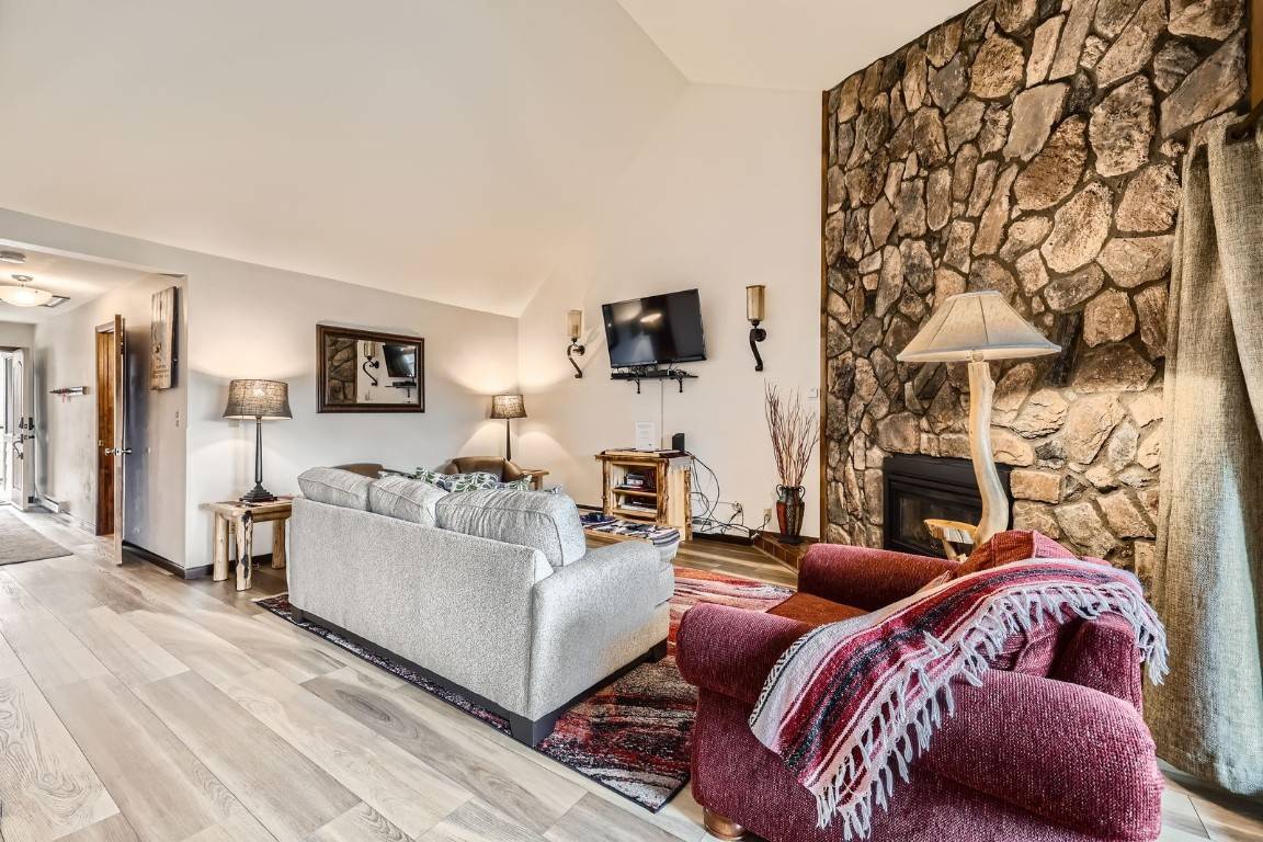 Breckenridge, CO 80424,325 Four O Clock RD #303