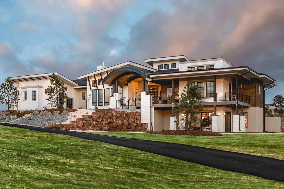 Twin  Lakes, CO 81251,5585 Highway 82
