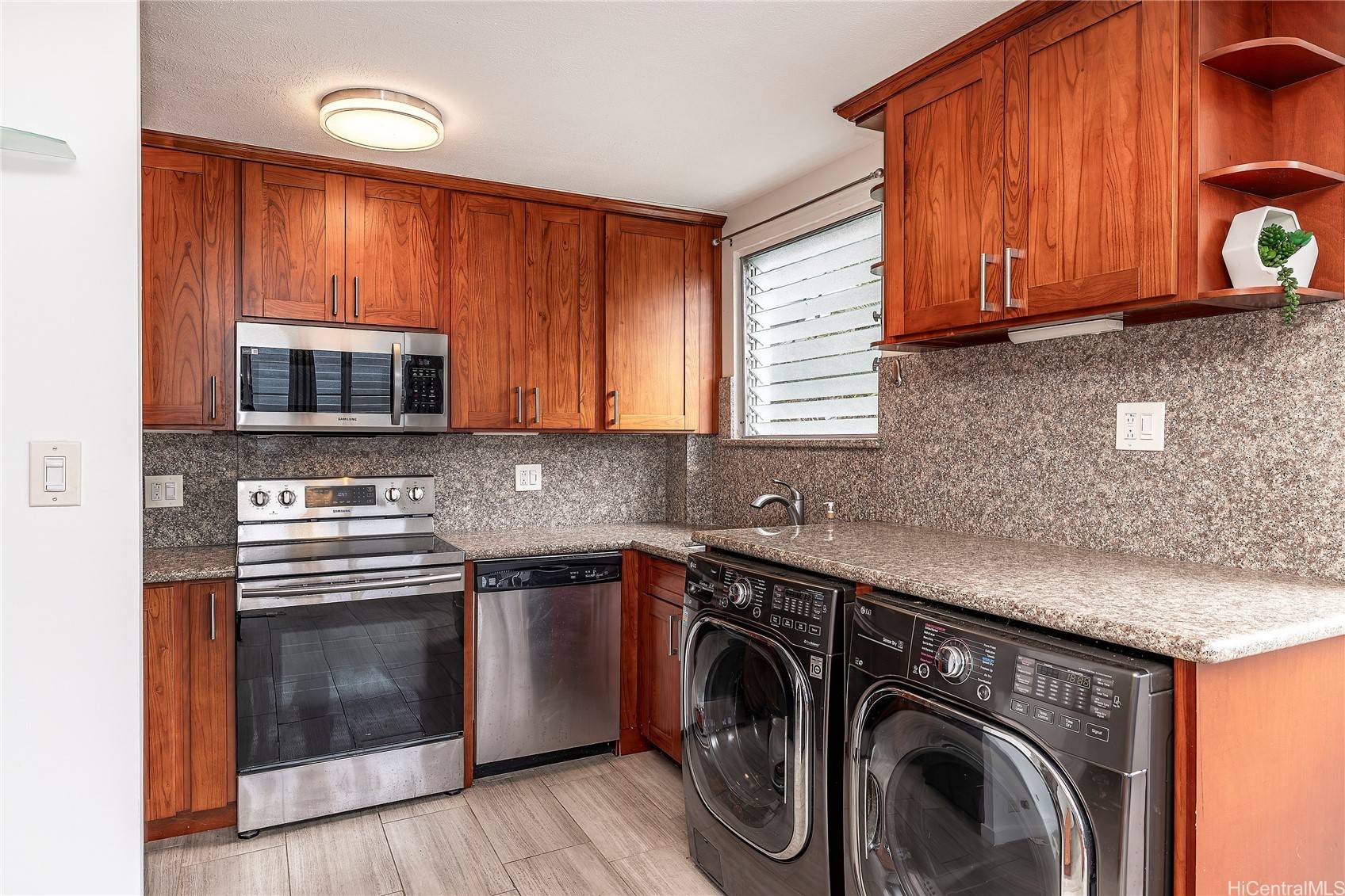 Honolulu, HI 96822,1720 Poki ST #207