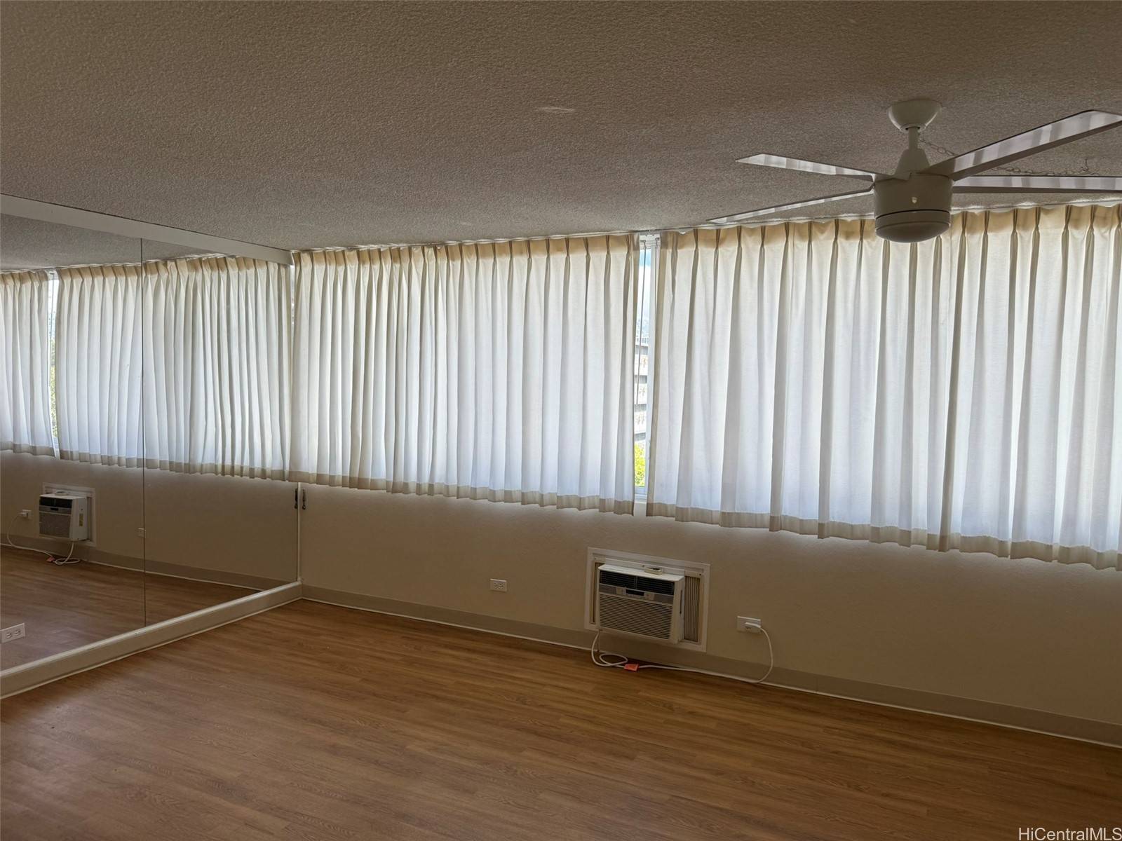 Honolulu, HI 96814,1560 Kanunu ST #403