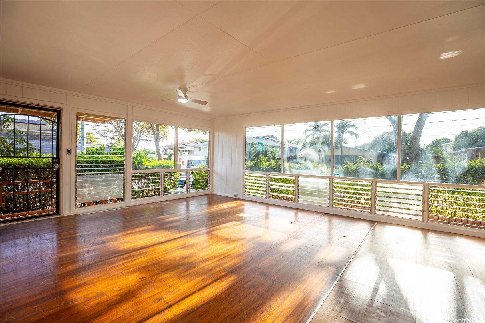 Waipahu, HI 96797,94-563 Laenui ST