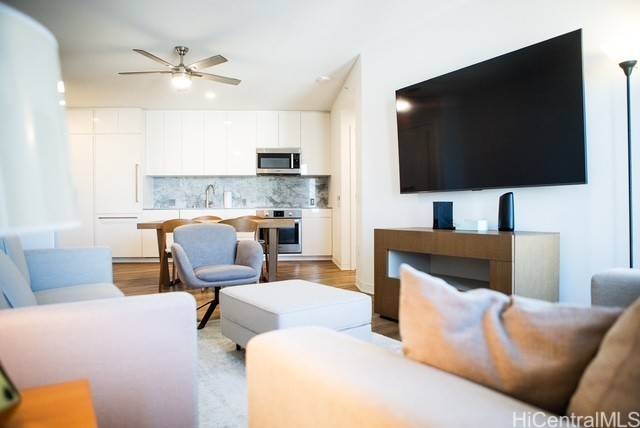 Honolulu, HI 96814,987 Queen ST #3613