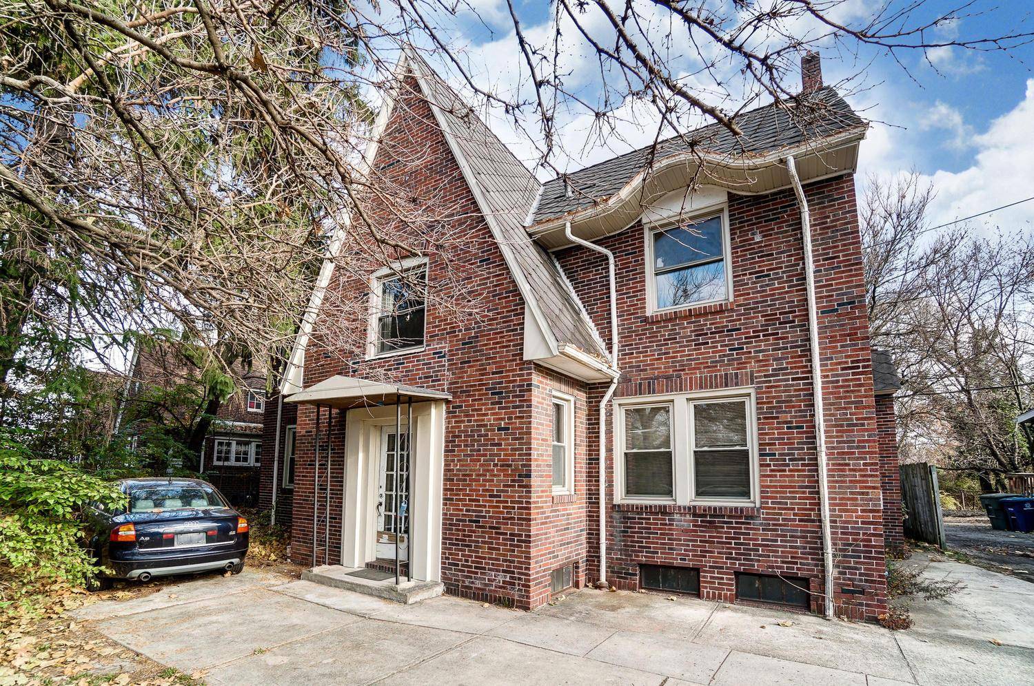 Columbus, OH 43219,992 N Nelson Road