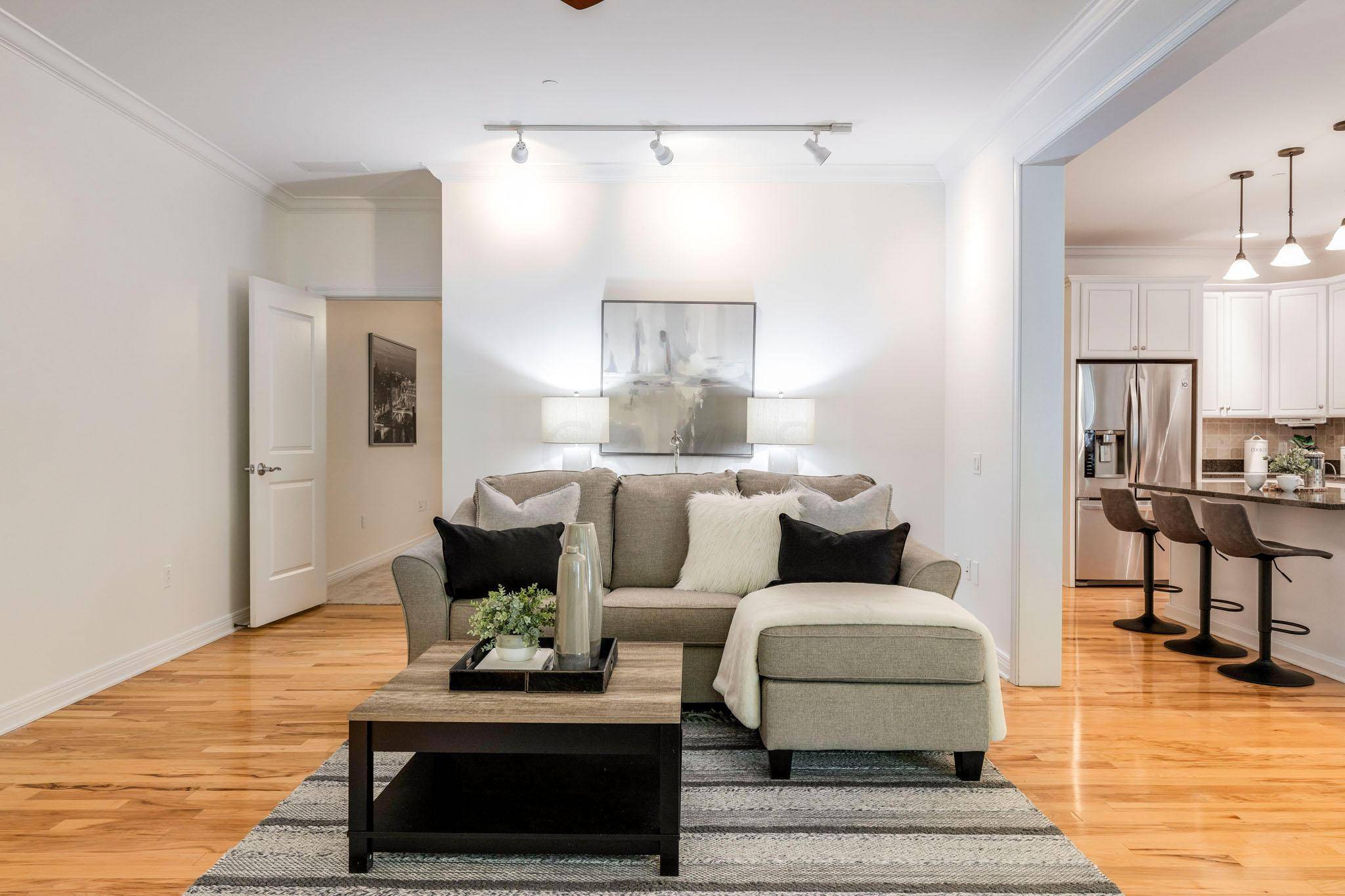 Columbus, OH 43215,255 Daniel Burnham Square #-TH255