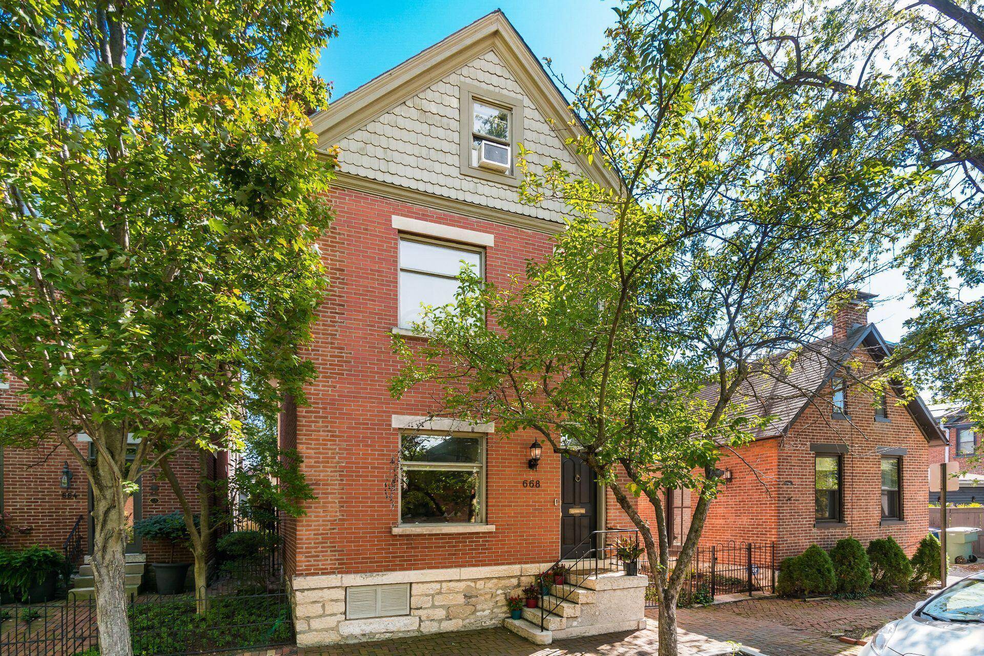 Columbus, OH 43206,668 S Grant Avenue