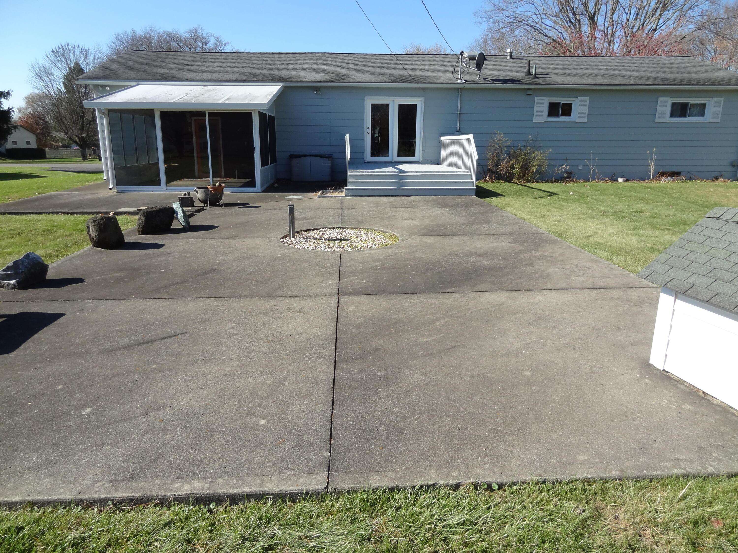 Heath, OH 43056,814 Colonial Drive