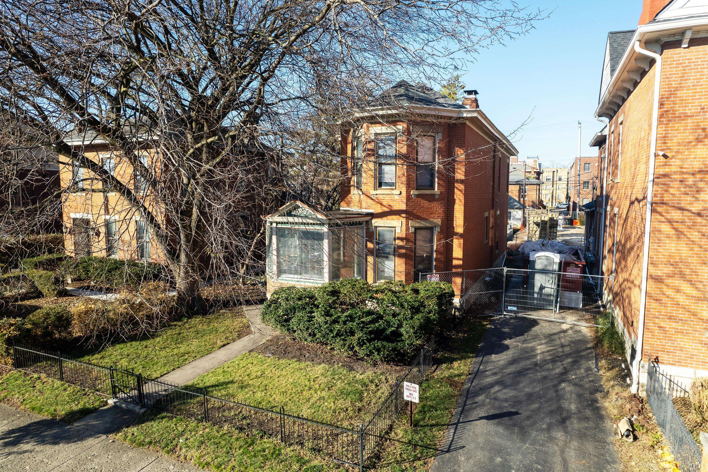 Columbus, OH 43215,572 E Rich Street
