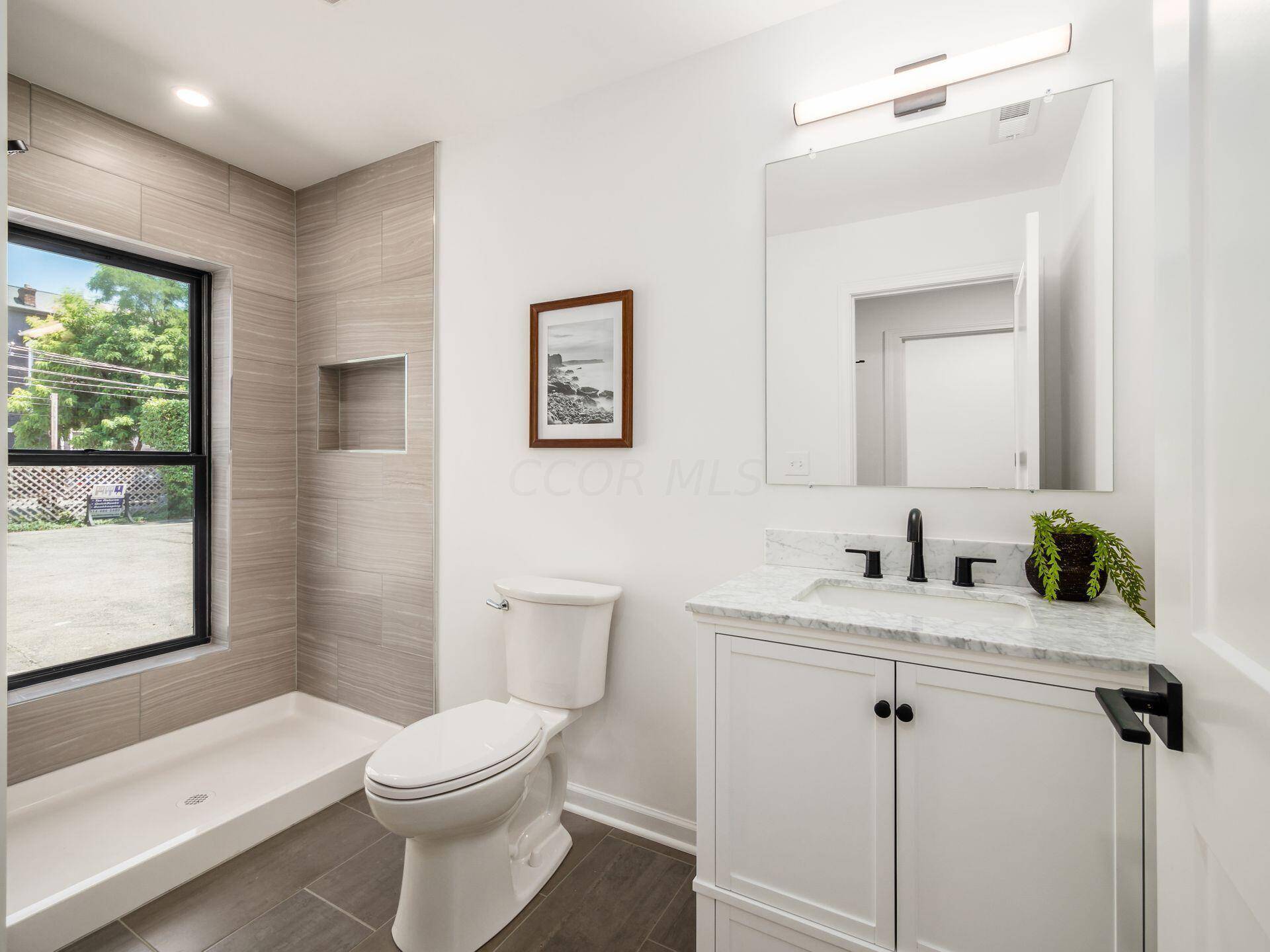 Columbus, OH 43215,581 E Walnut Street