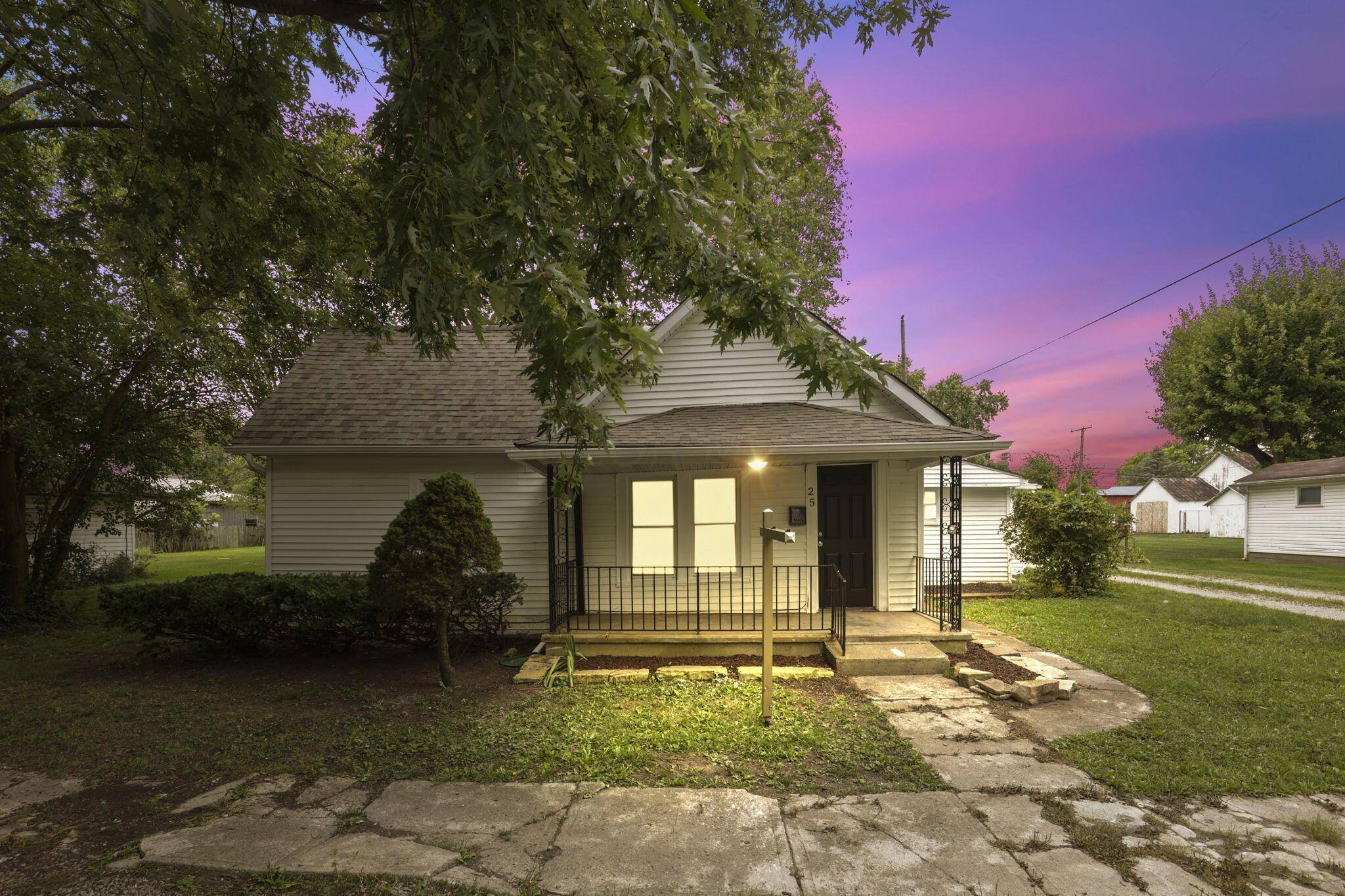 Jeffersonville, OH 43128,25 Fent Street