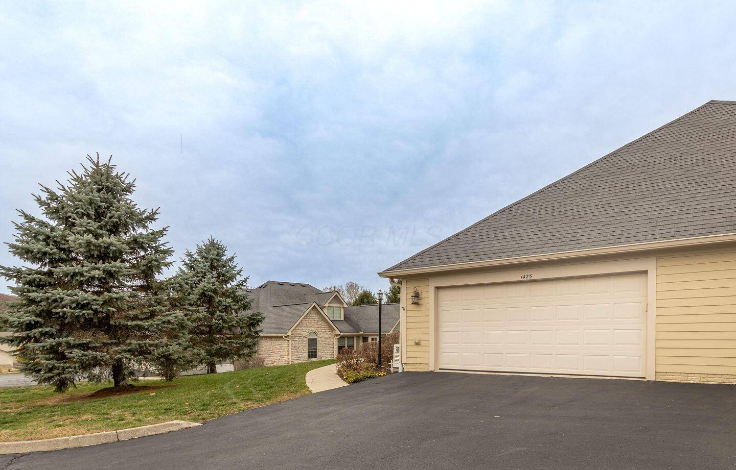 Lancaster, OH 43130,1425 Meadow Ridge Drive