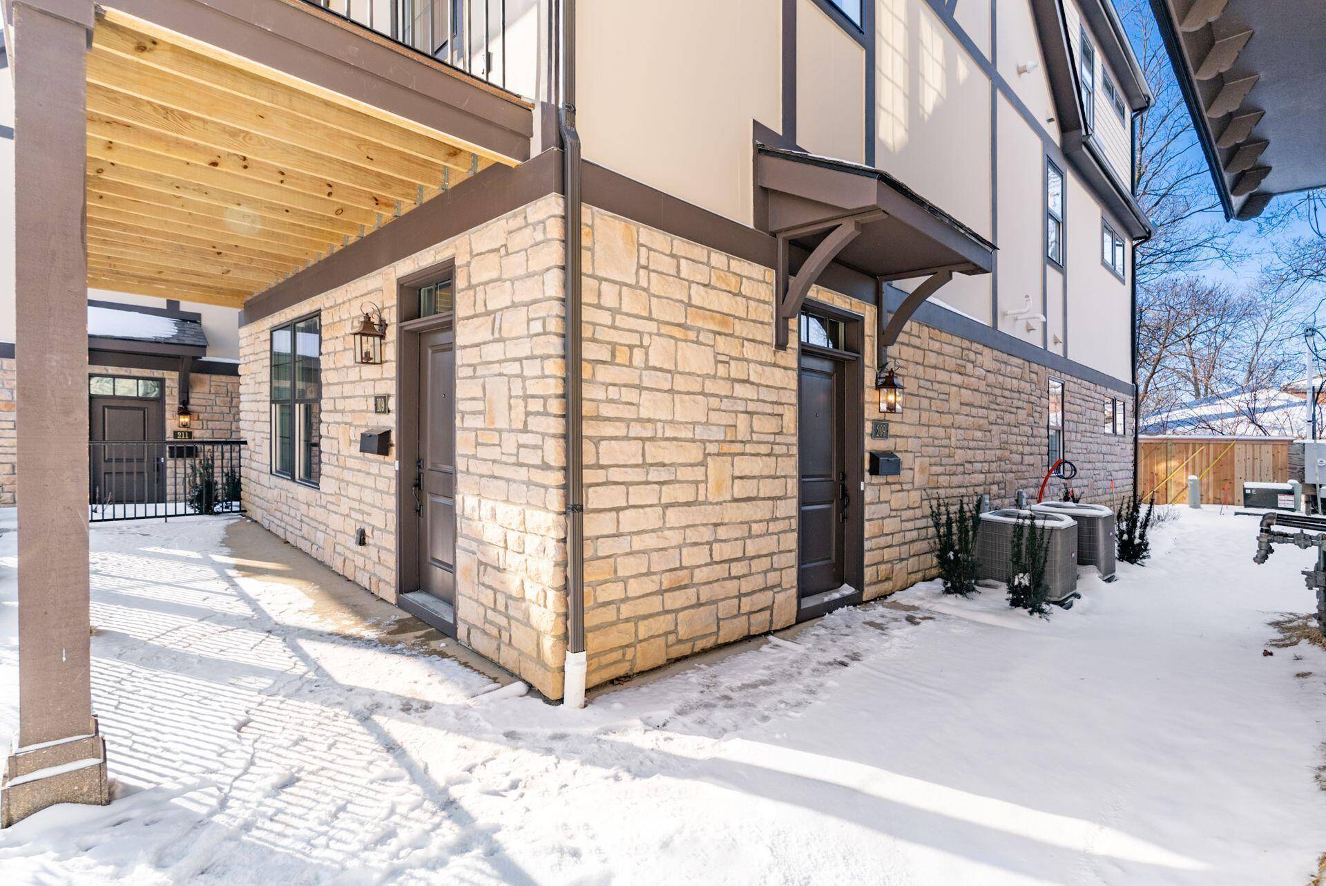 Columbus, OH 43212,2015 W 5th Avenue #211