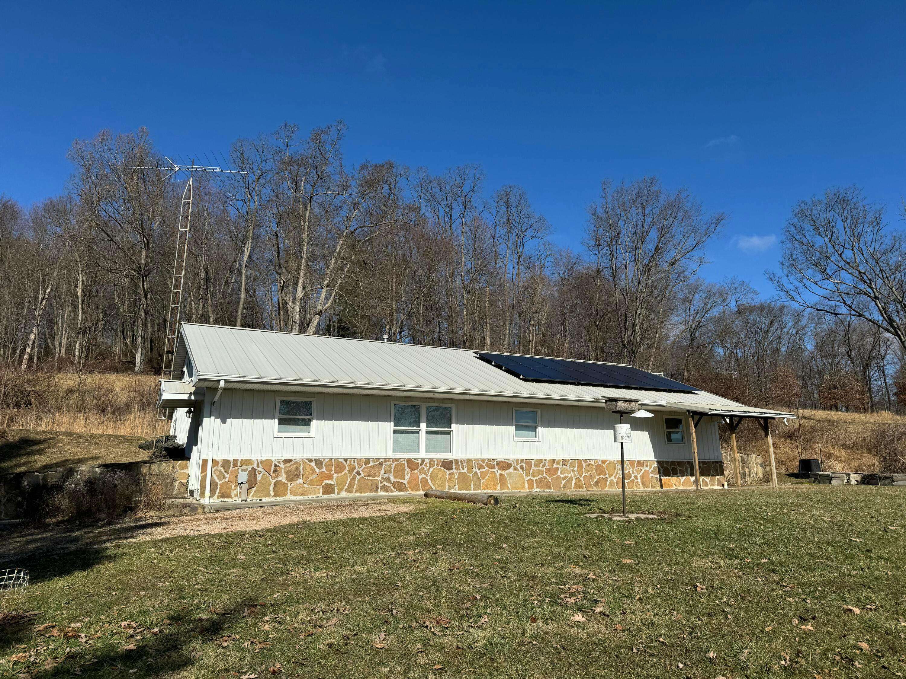 Glenford, OH 43739,8995 Ballou Road