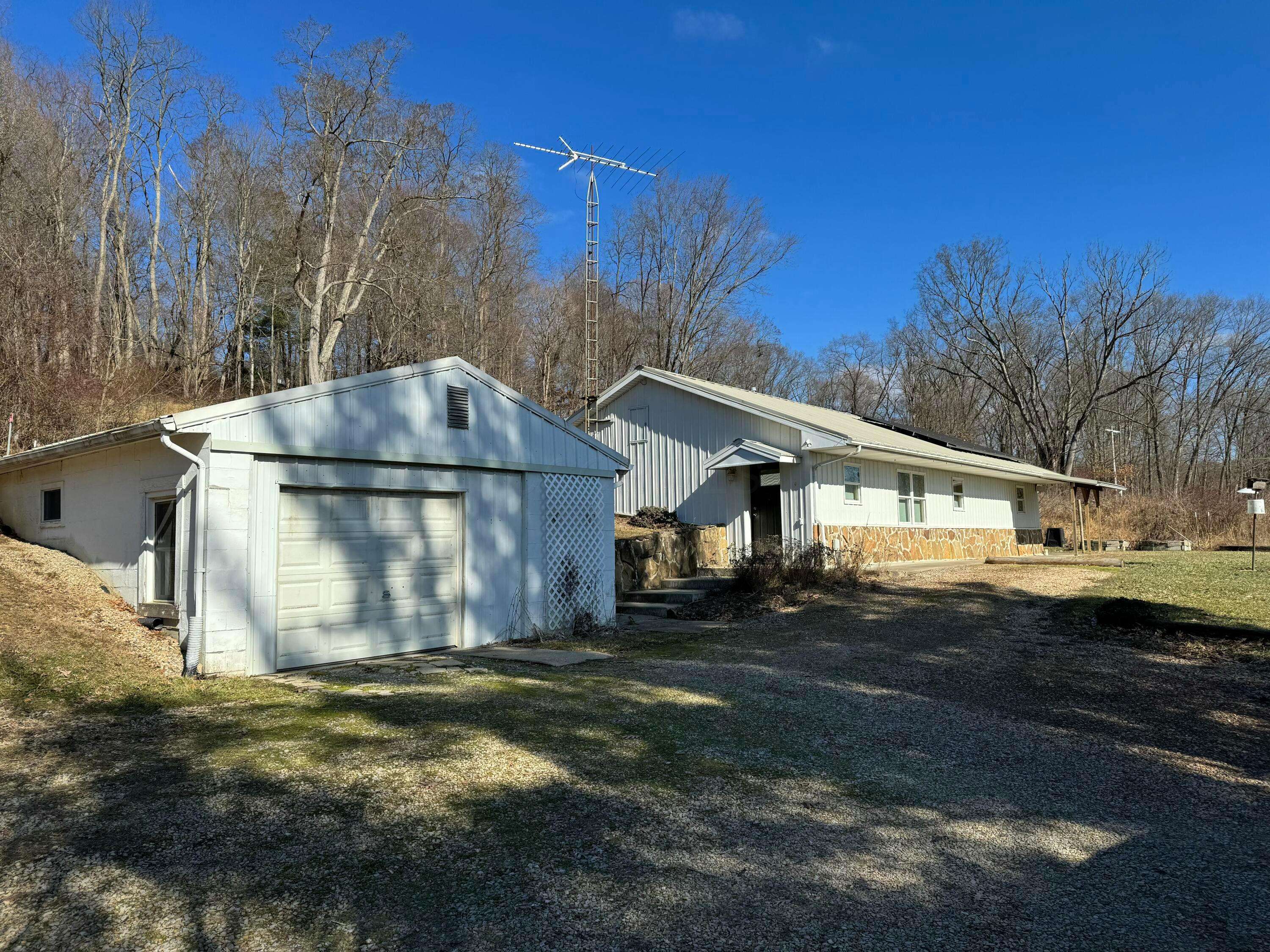 Glenford, OH 43739,8995 Ballou Road