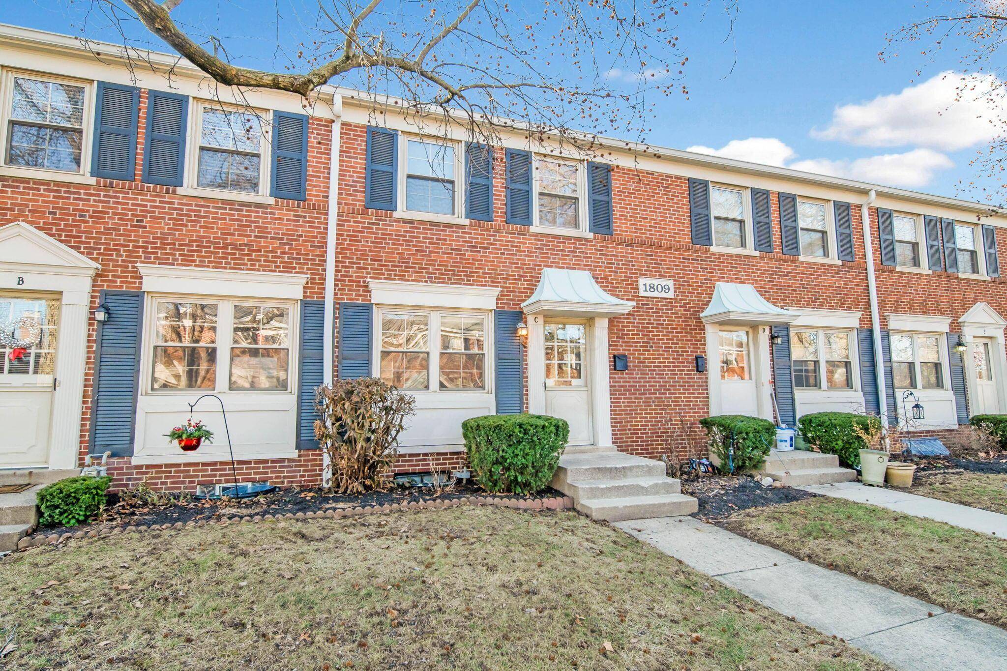 Columbus, OH 43212,1809 Northwest Court #C