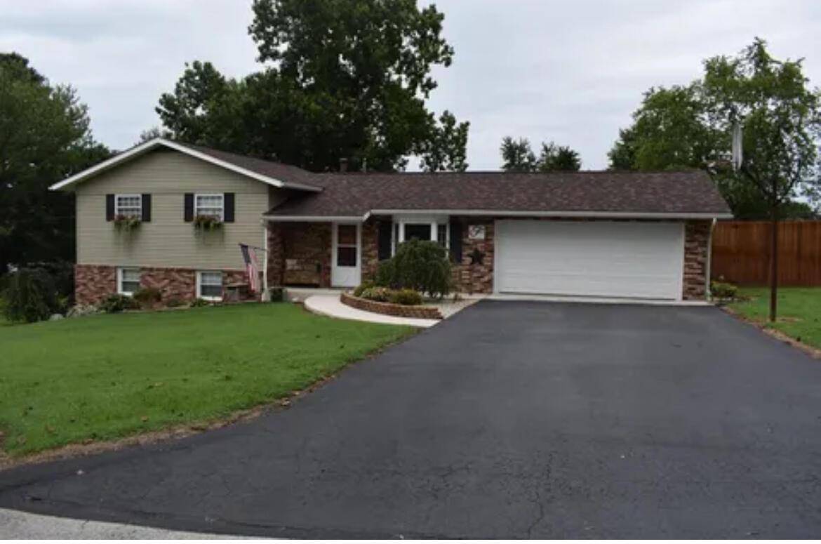 Hillsboro, OH 45133,103 Elizabeth Drive