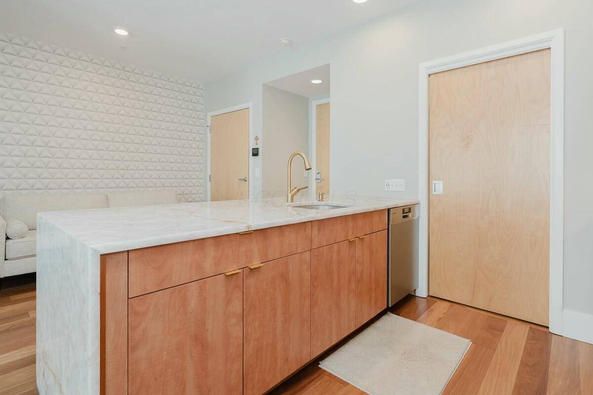Columbus, OH 43215,845 N High Street #213