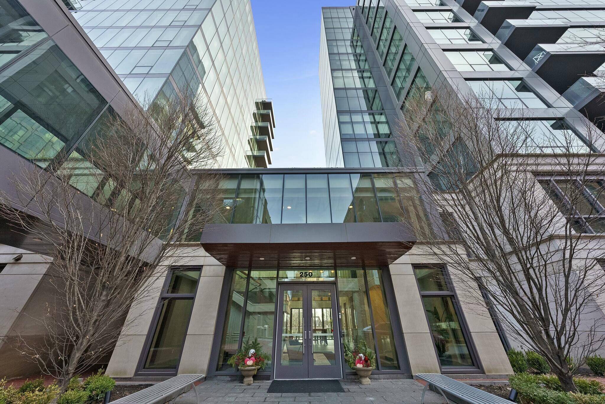 Columbus, OH 43215,250 W Spring Street #257