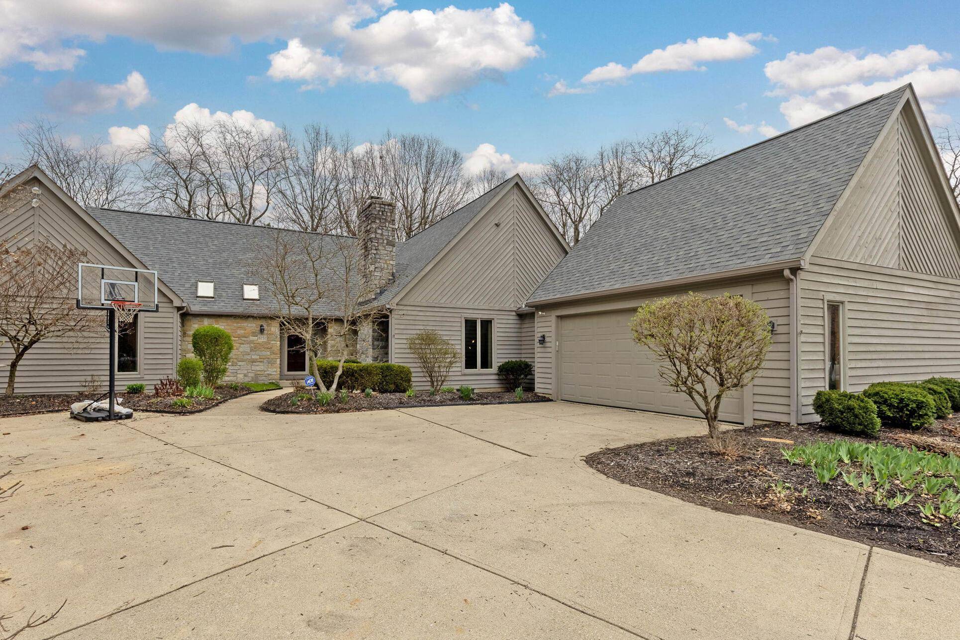 Columbus, OH 43235,8252 Northwoods Court
